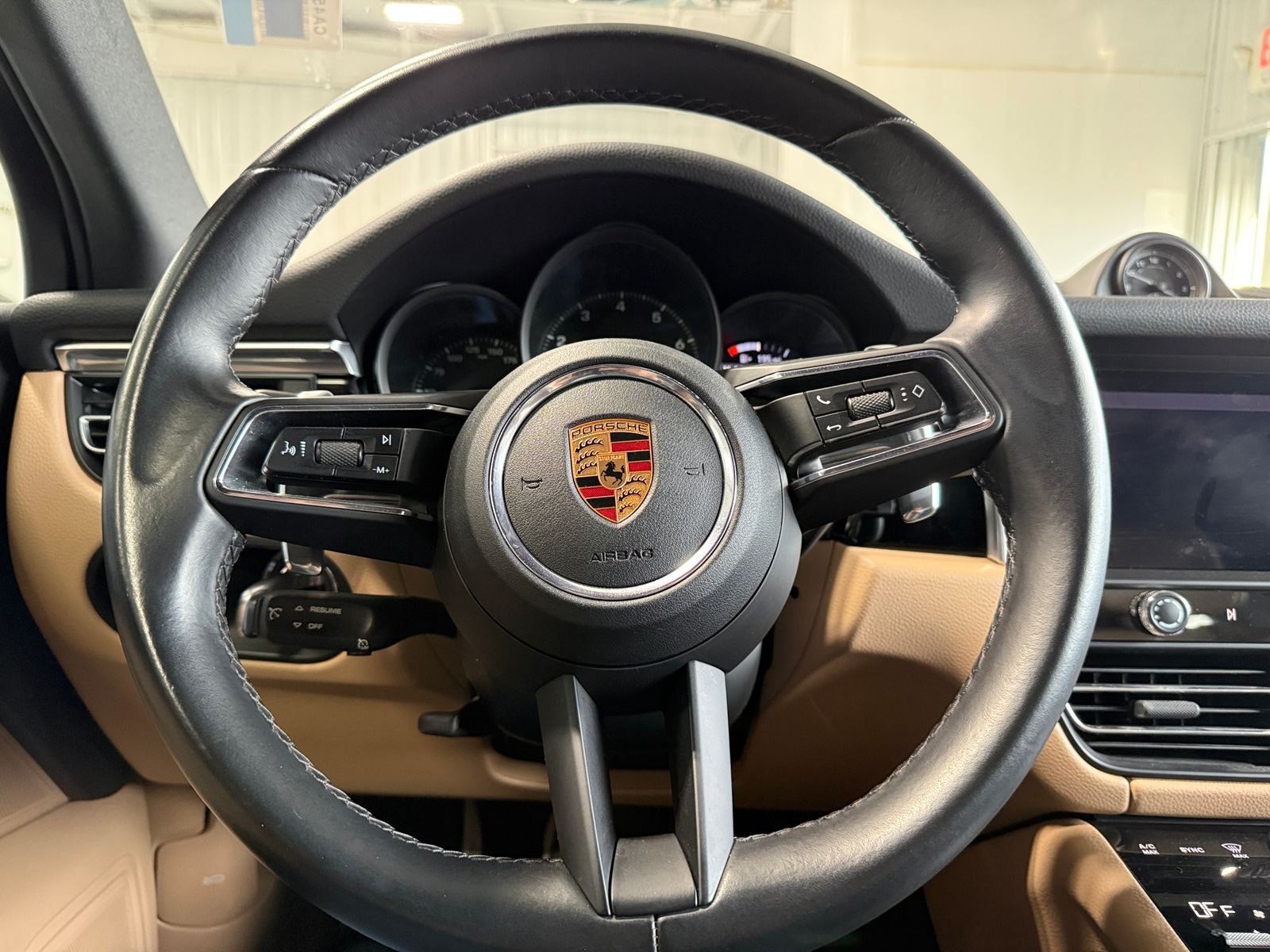 Thumbnail: 2022 Porsche Macan - 4