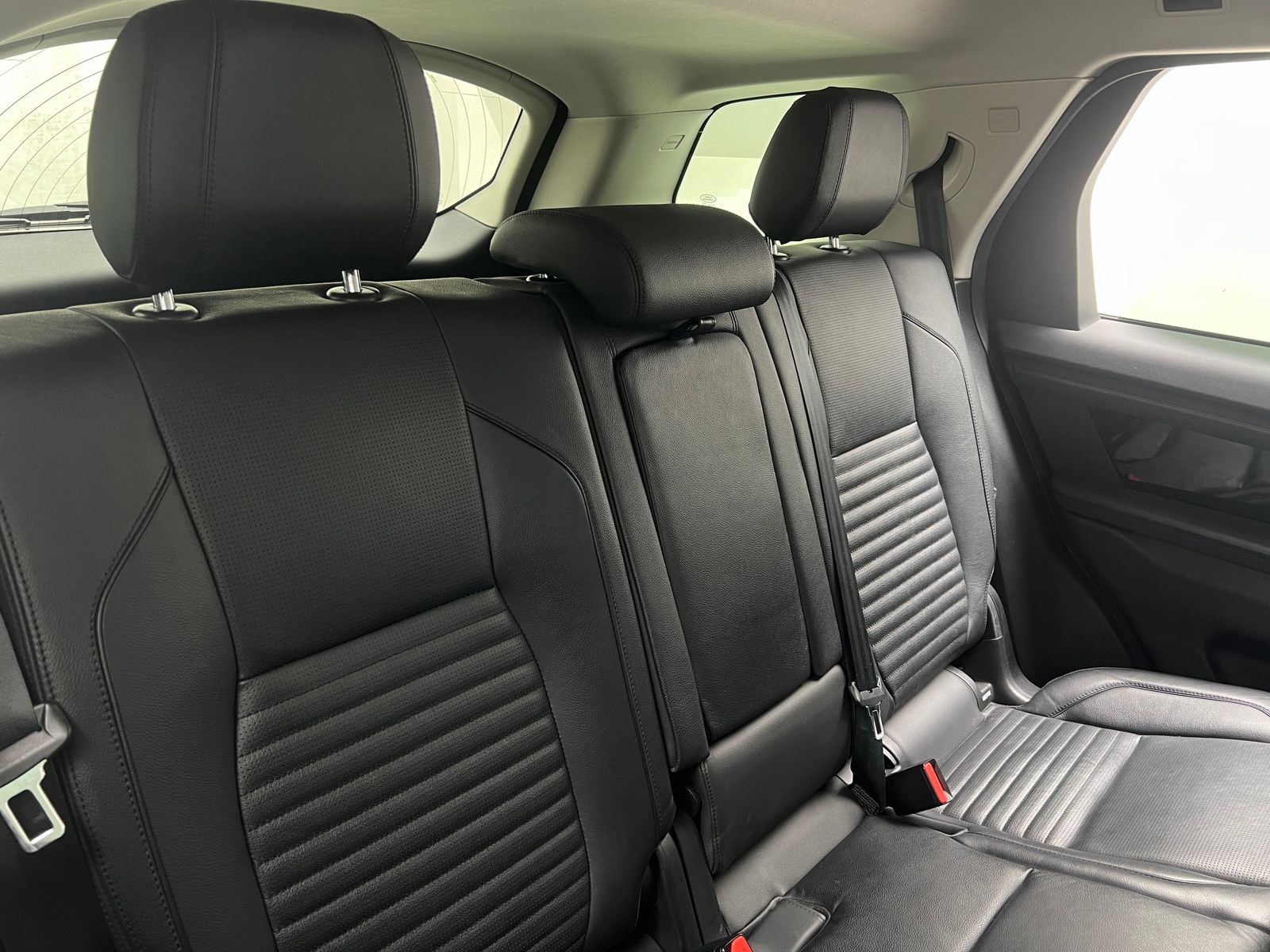 Thumbnail: 2021 Land Rover Discovery Sport - 5