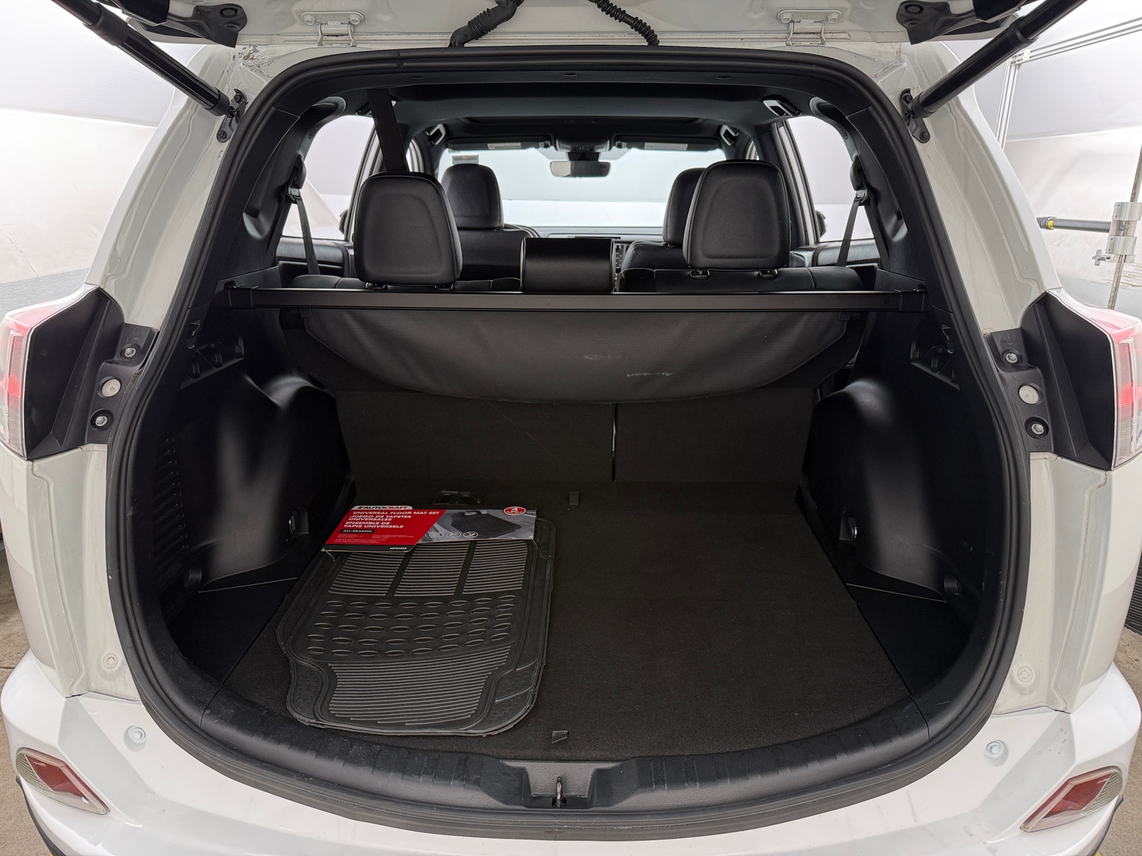 Thumbnail: 2018 Toyota RAV4 - 6