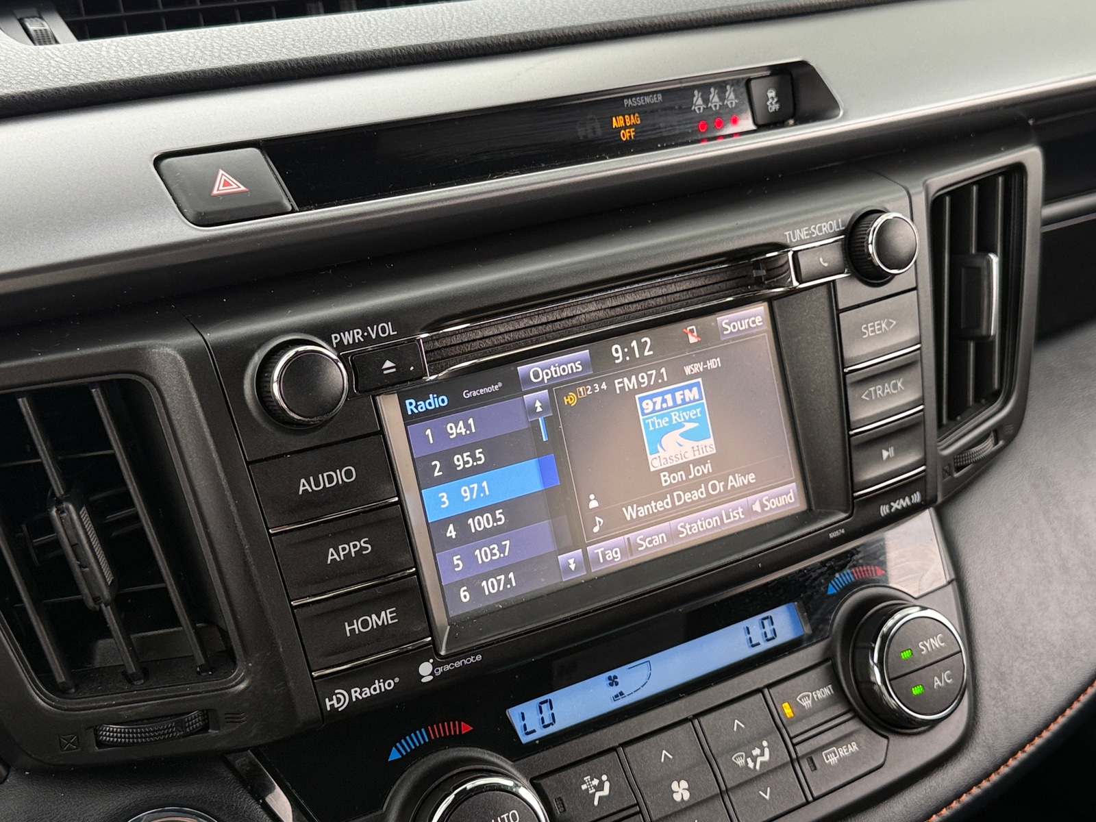 Thumbnail: 2018 Toyota RAV4 - 3