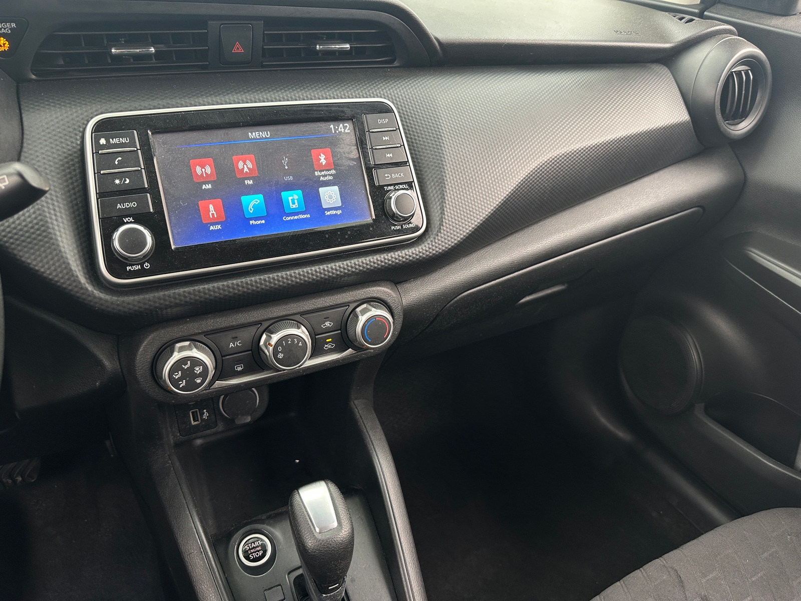 Thumbnail: 2023 Nissan Kicks - 4