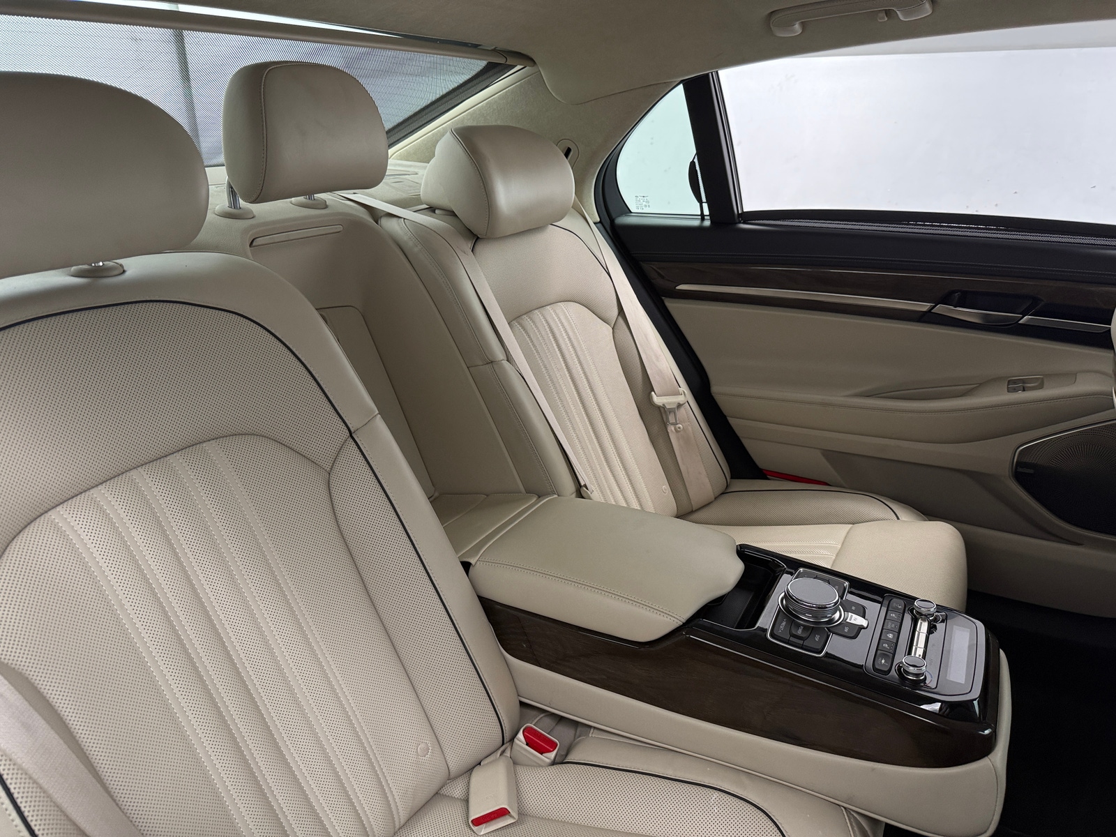 Thumbnail: 2018 Genesis G90 - 5