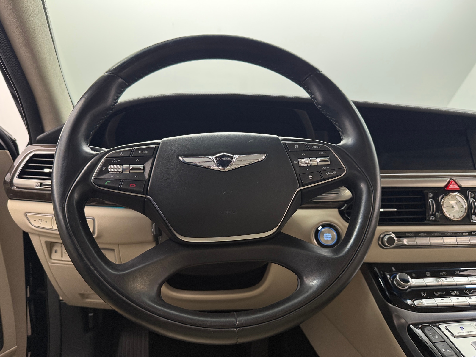 Thumbnail: 2018 Genesis G90 - 4