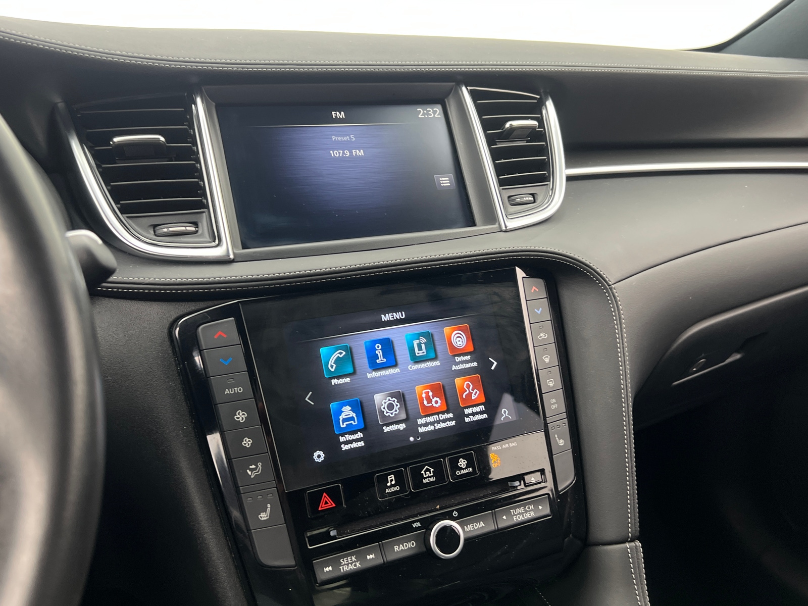 Thumbnail: 2023 INFINITI QX55 - 3