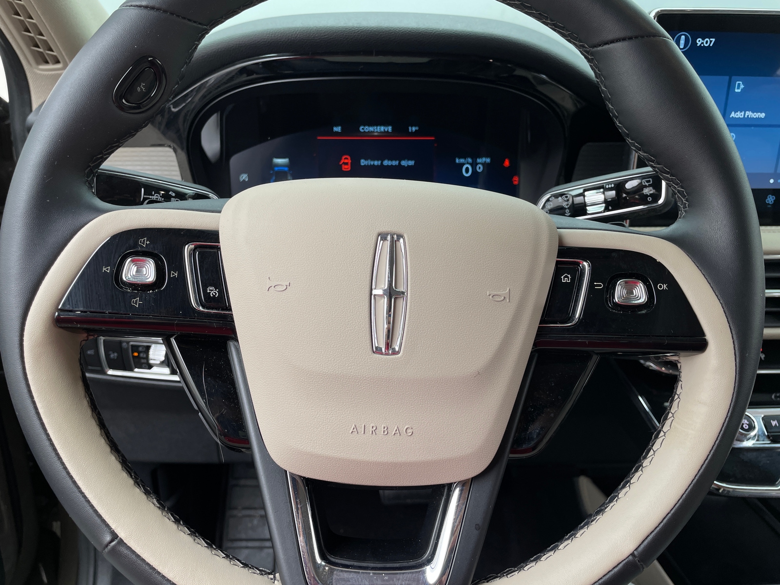 Thumbnail: 2025 Lincoln Corsair - 4