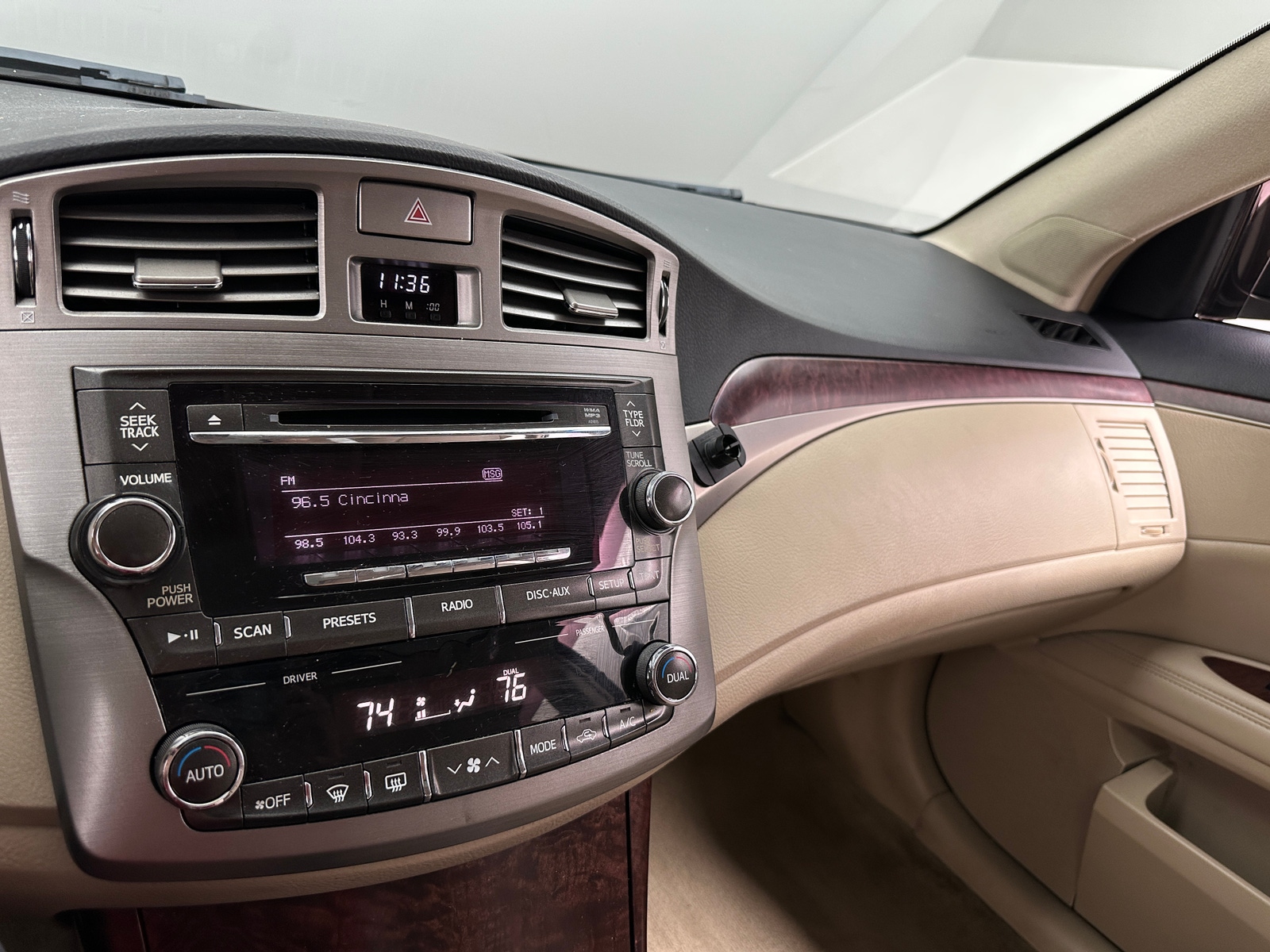 Thumbnail: 2011 Toyota Avalon - 3