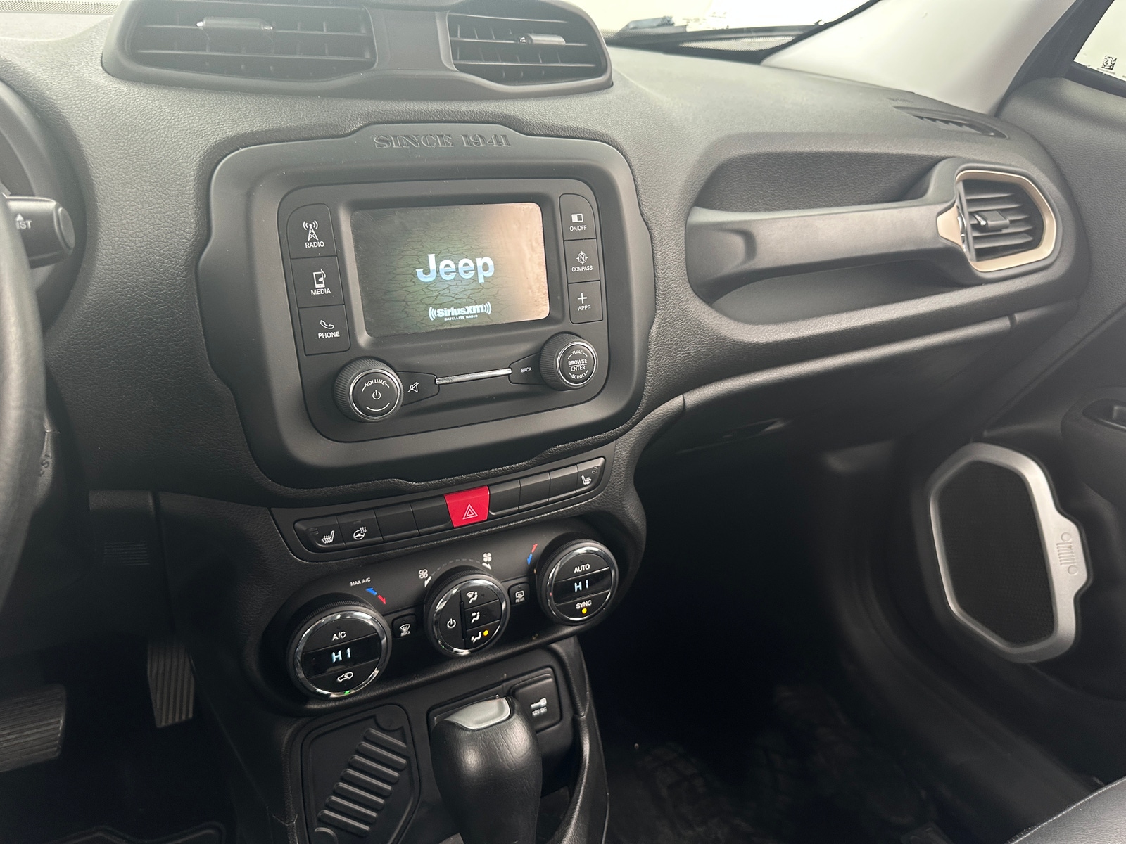 Thumbnail: 2016 Jeep Renegade - 3