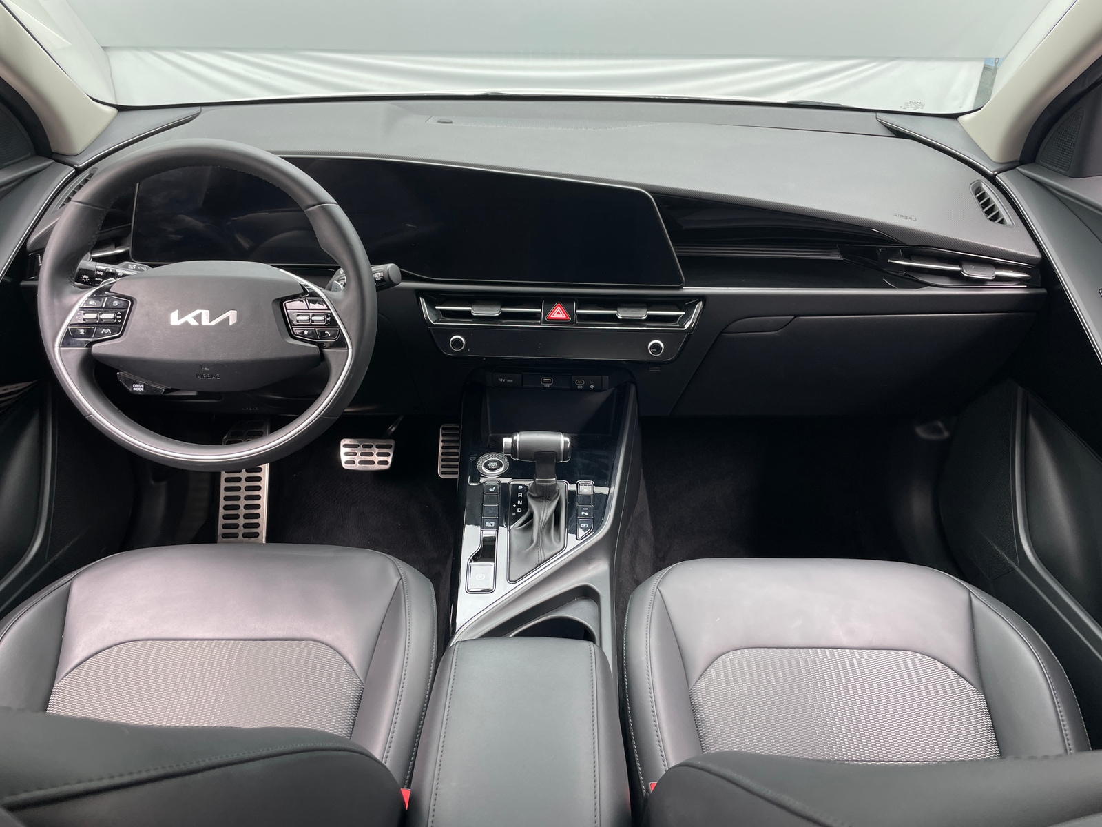 Thumbnail: 2023 Kia Niro - 3