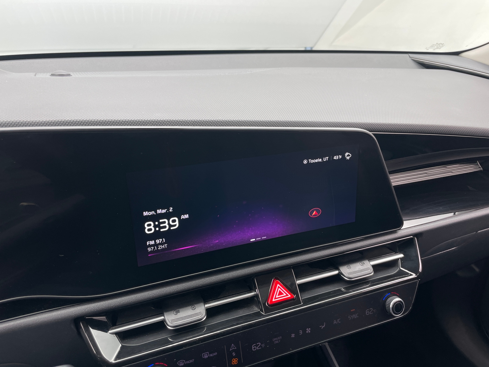 Thumbnail: 2023 Kia Niro - 4