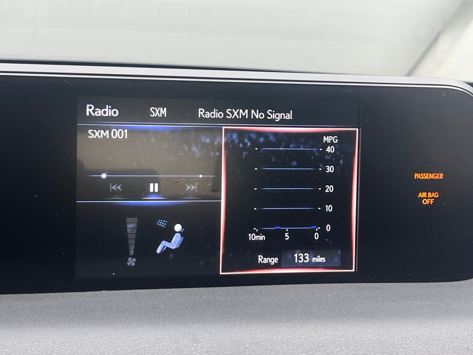 Thumbnail: 2019 Lexus UX - 3