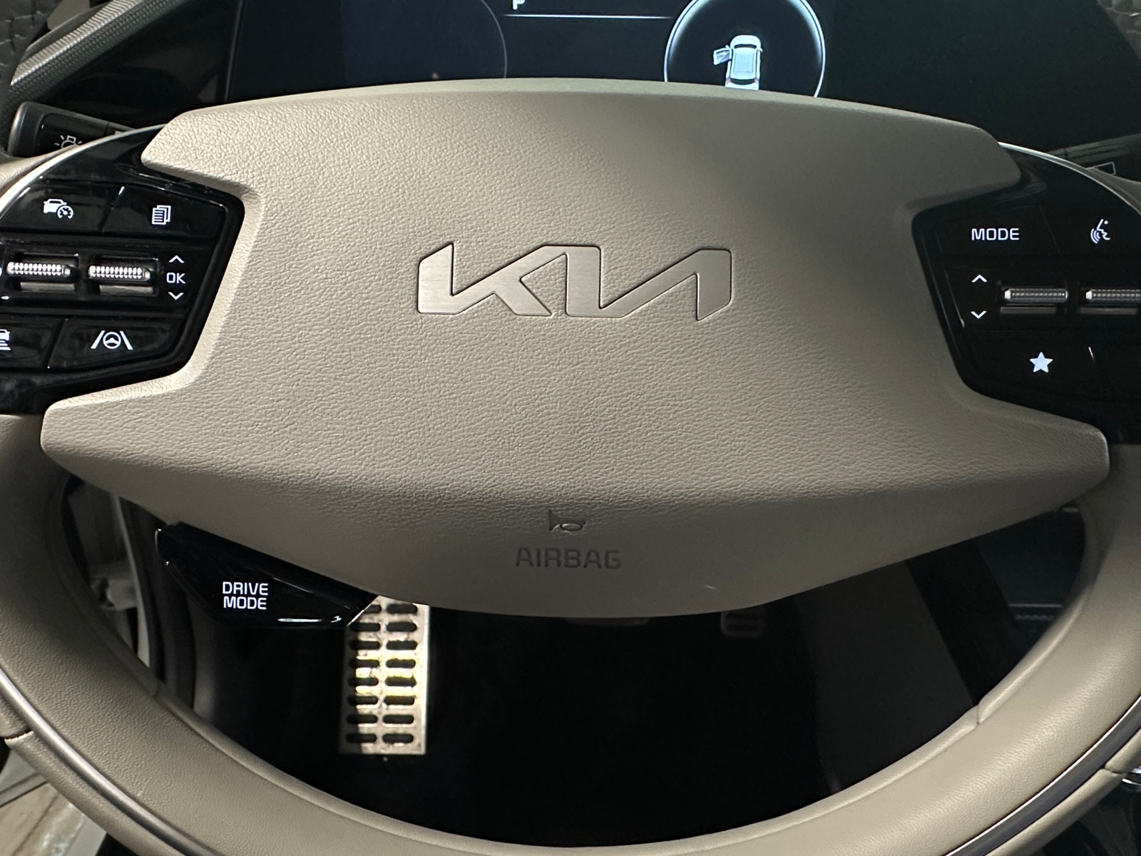 Thumbnail: 2023 Kia Niro - 4