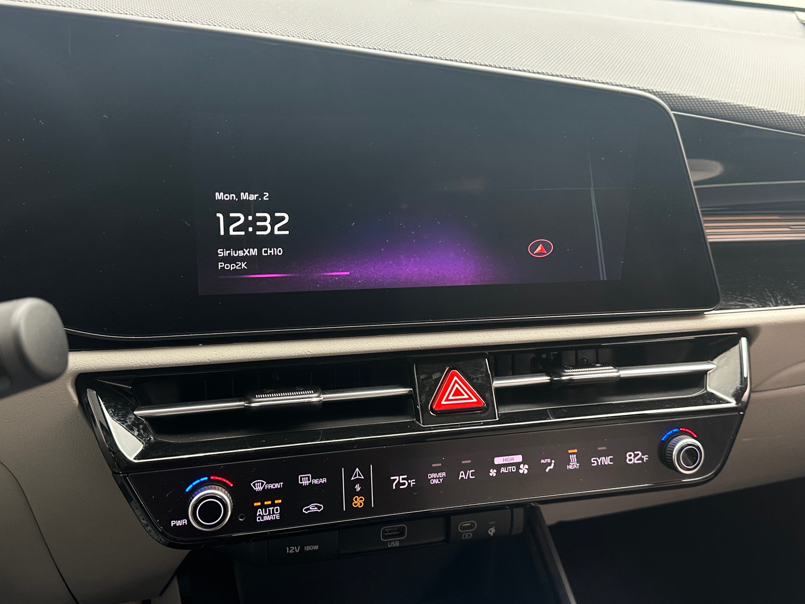 Thumbnail: 2023 Kia Niro - 3