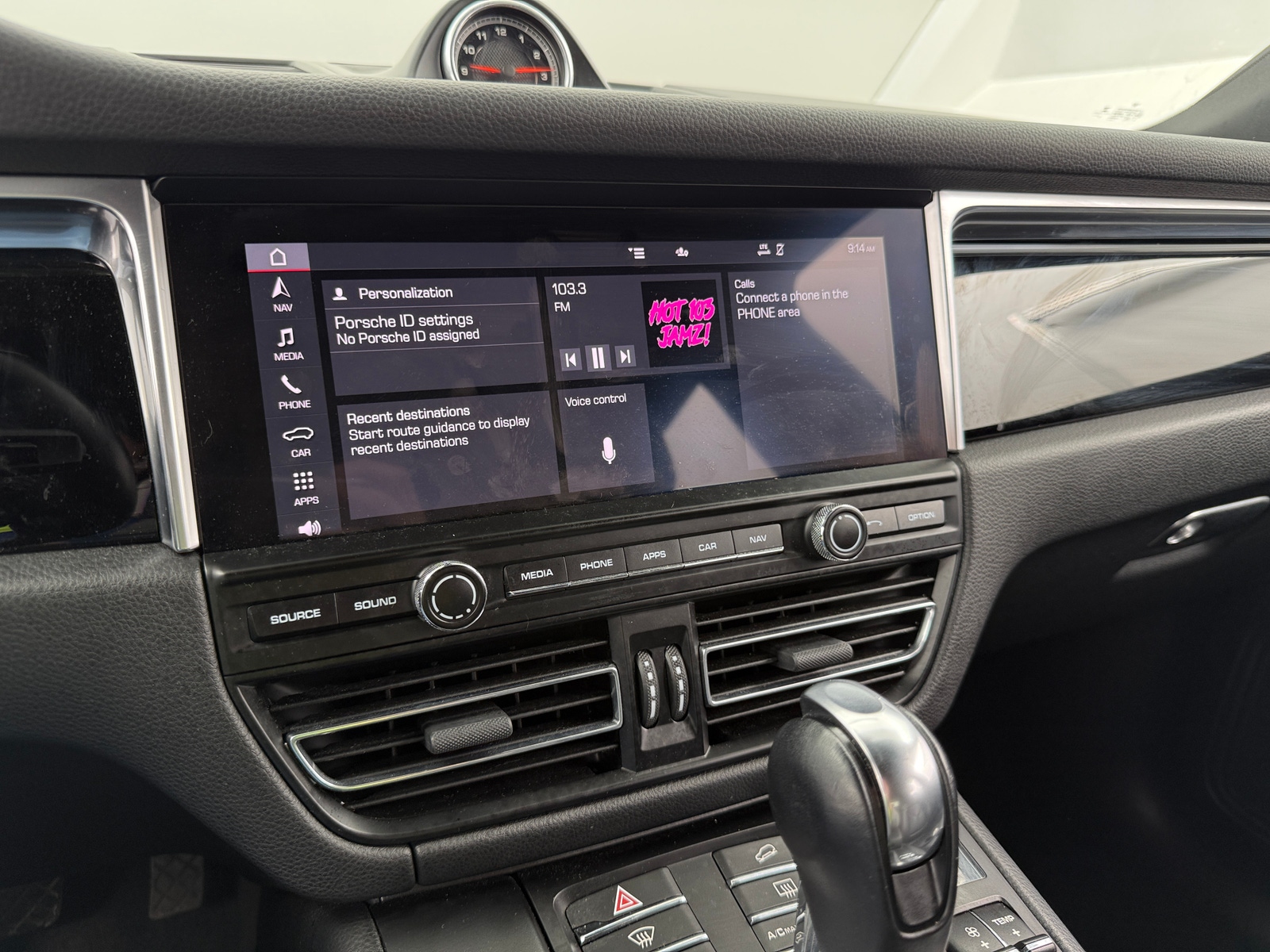 Thumbnail: 2020 Porsche Macan - 3