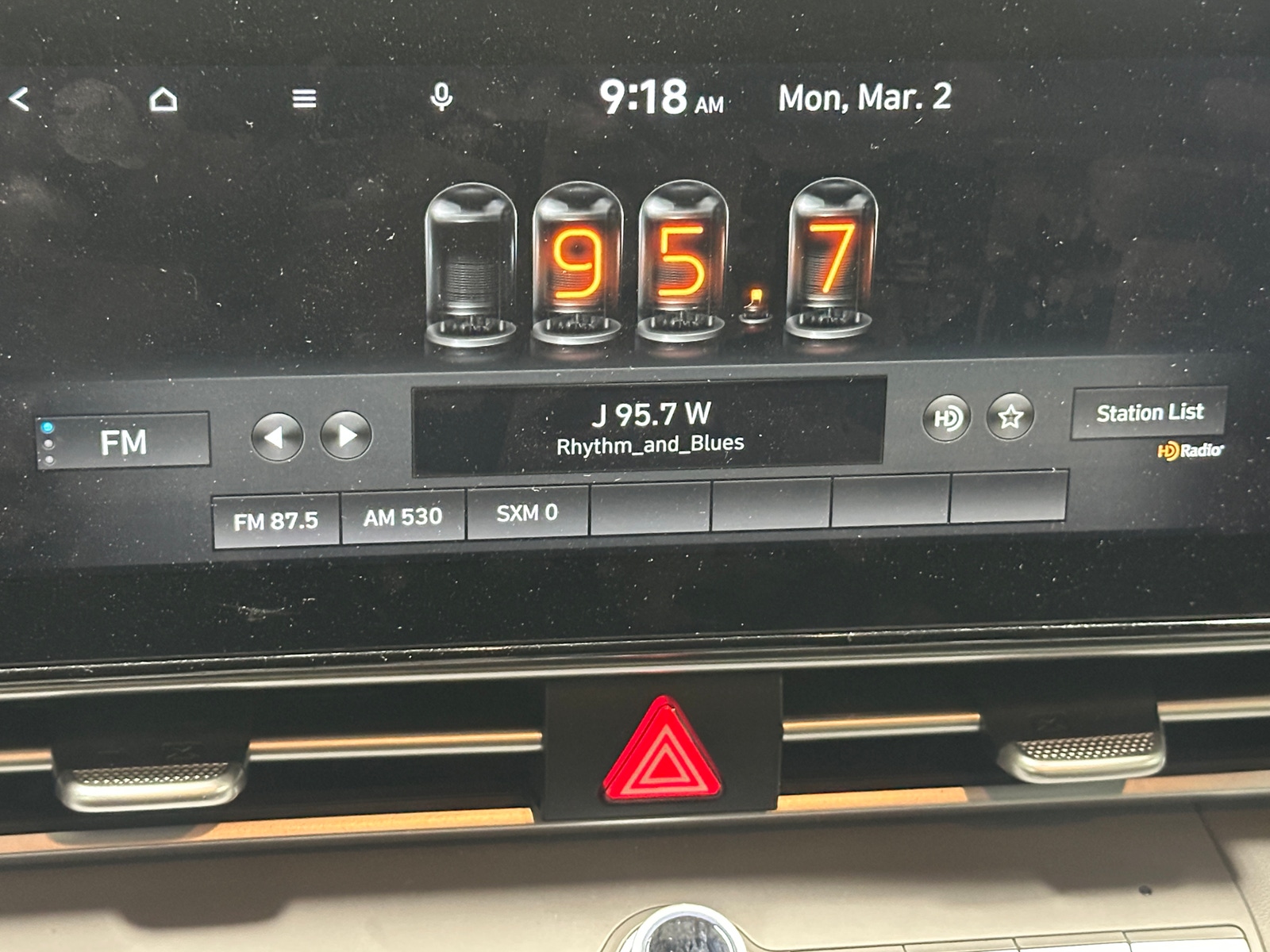 Thumbnail: 2023 Hyundai Elantra - 4