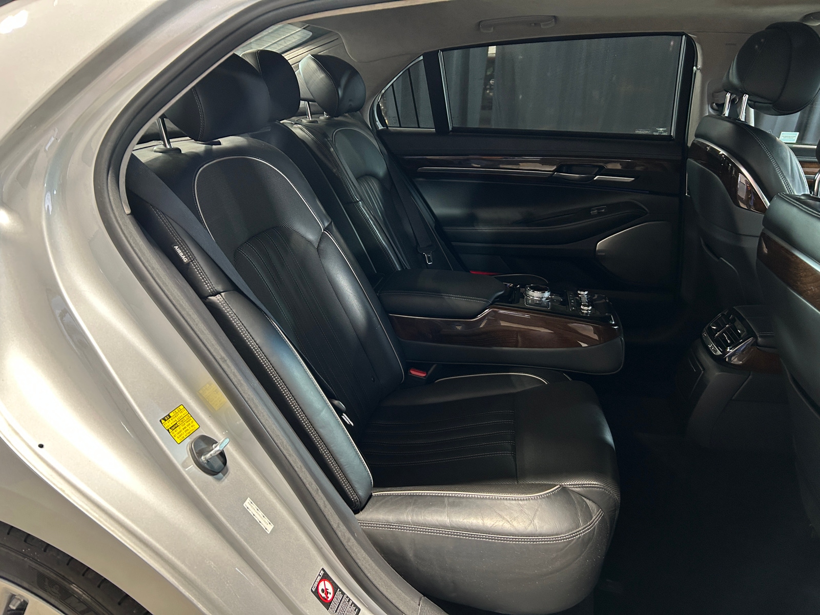 Thumbnail: 2017 Genesis G90 - 5