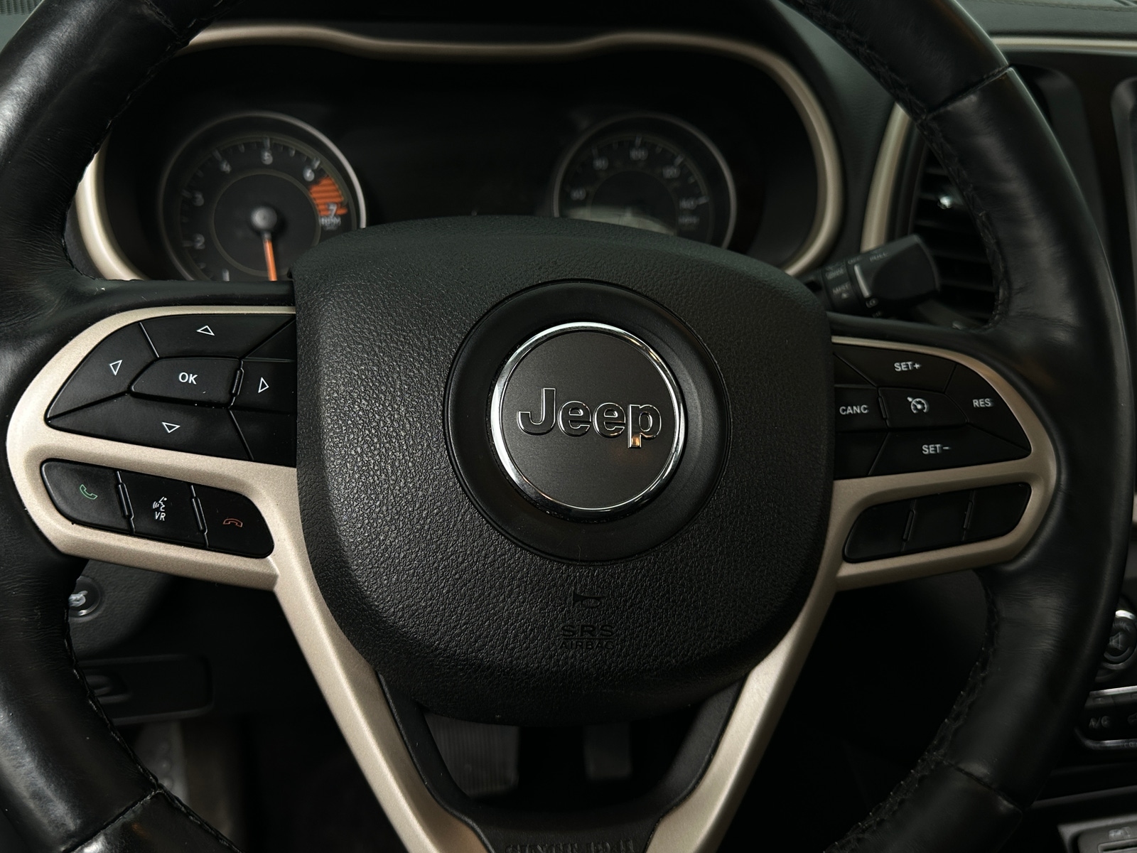 Thumbnail: 2018 Jeep Cherokee - 4