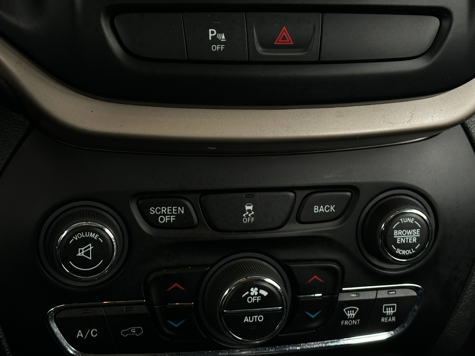 Thumbnail: 2018 Jeep Cherokee - 3