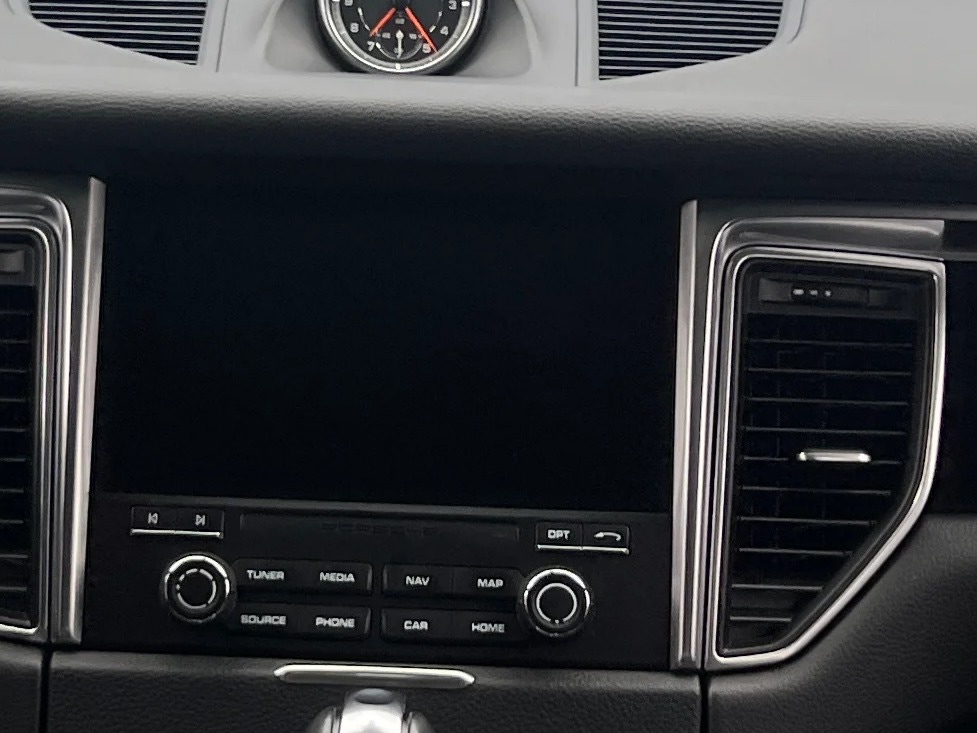 Thumbnail: 2018 Porsche Macan - 3