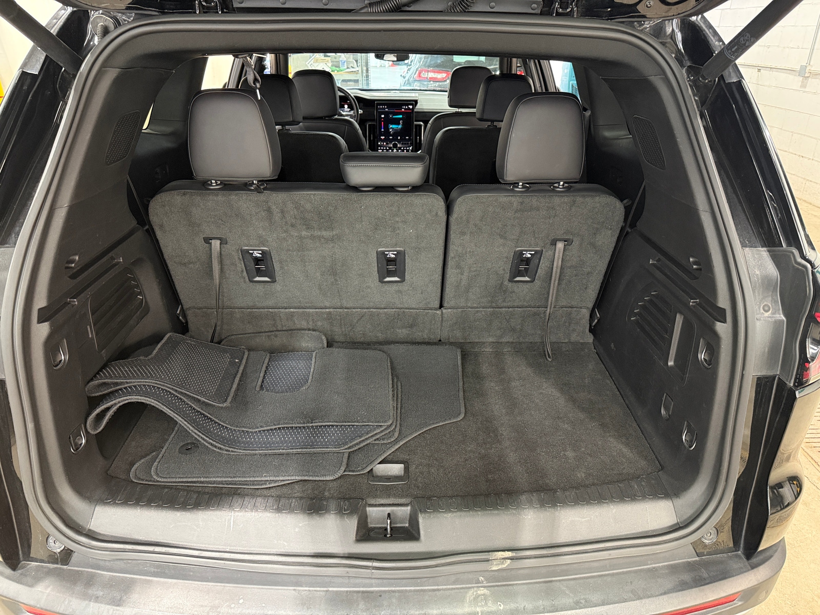 Thumbnail: 2024 GMC Acadia - 6