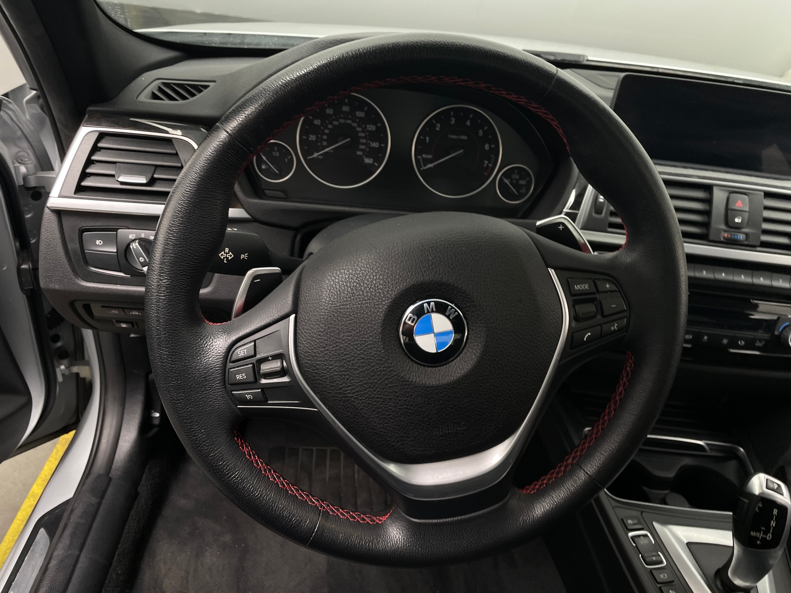 Thumbnail: 2017 BMW 3 Series - 4