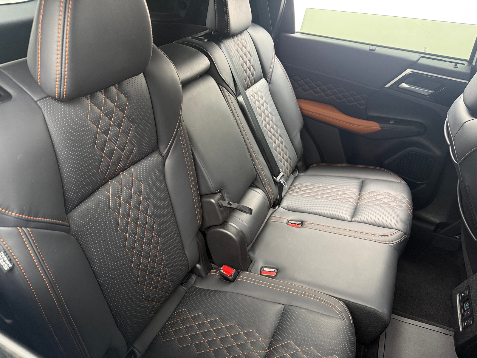 Thumbnail: 2024 Mitsubishi Outlander - 5