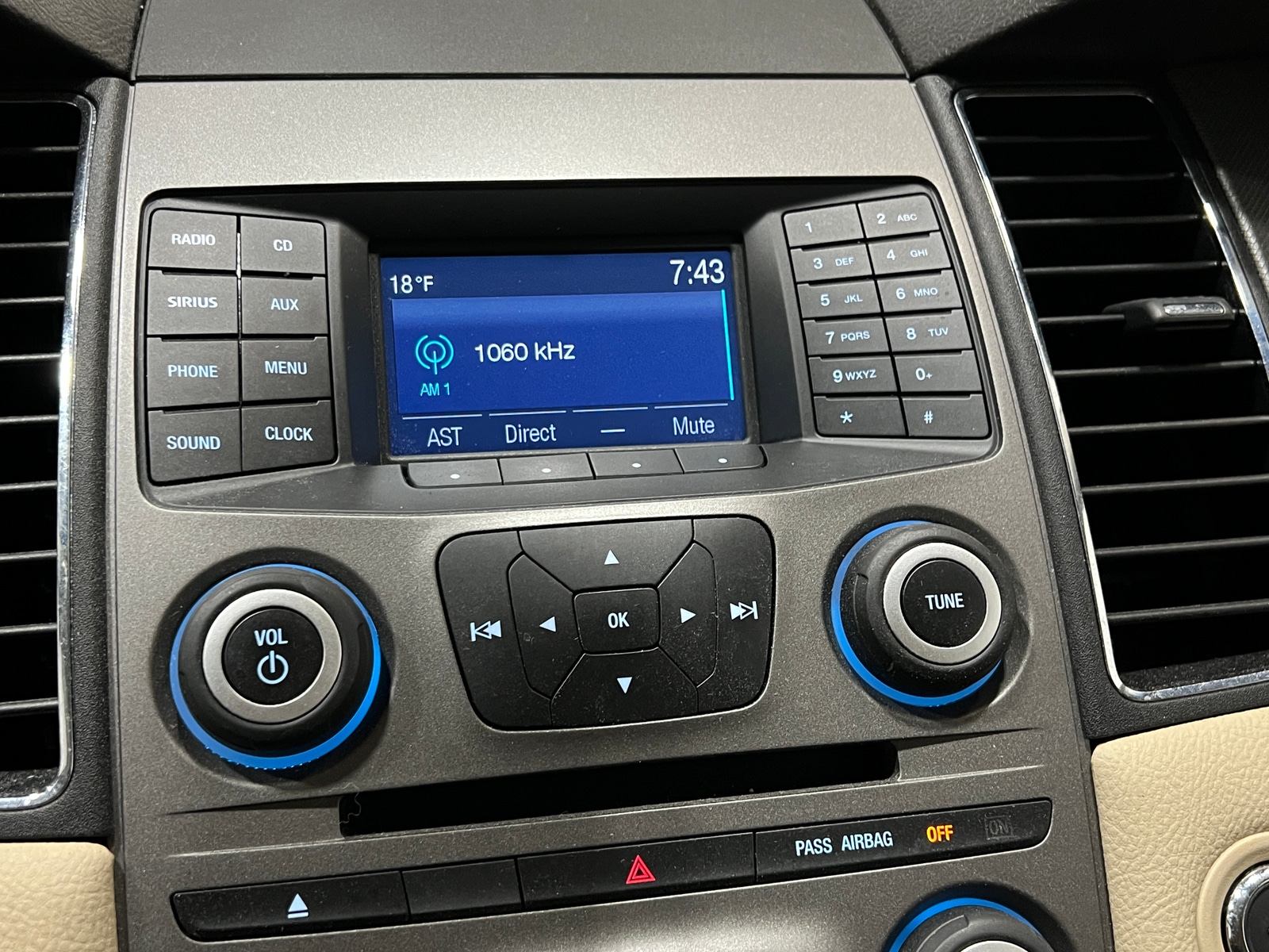 Thumbnail: 2018 Ford Taurus - 4