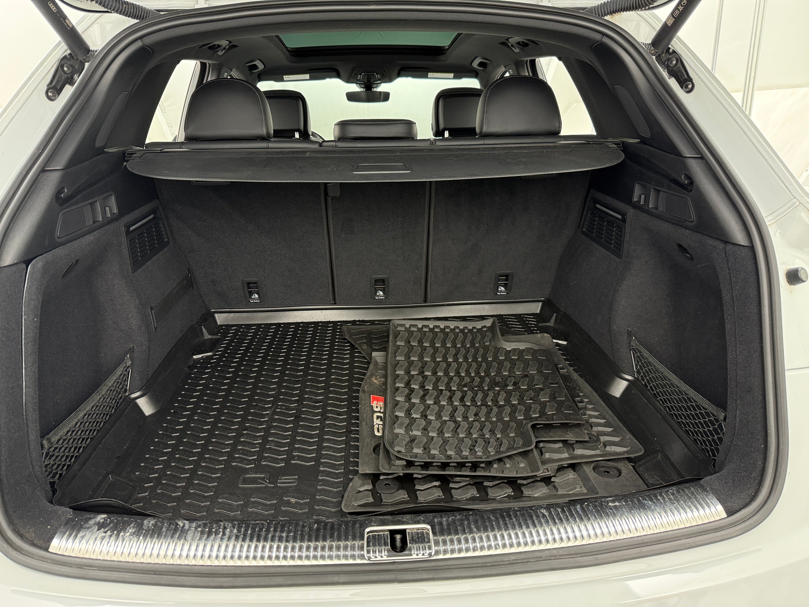 Thumbnail: 2023 Audi SQ5 - 6