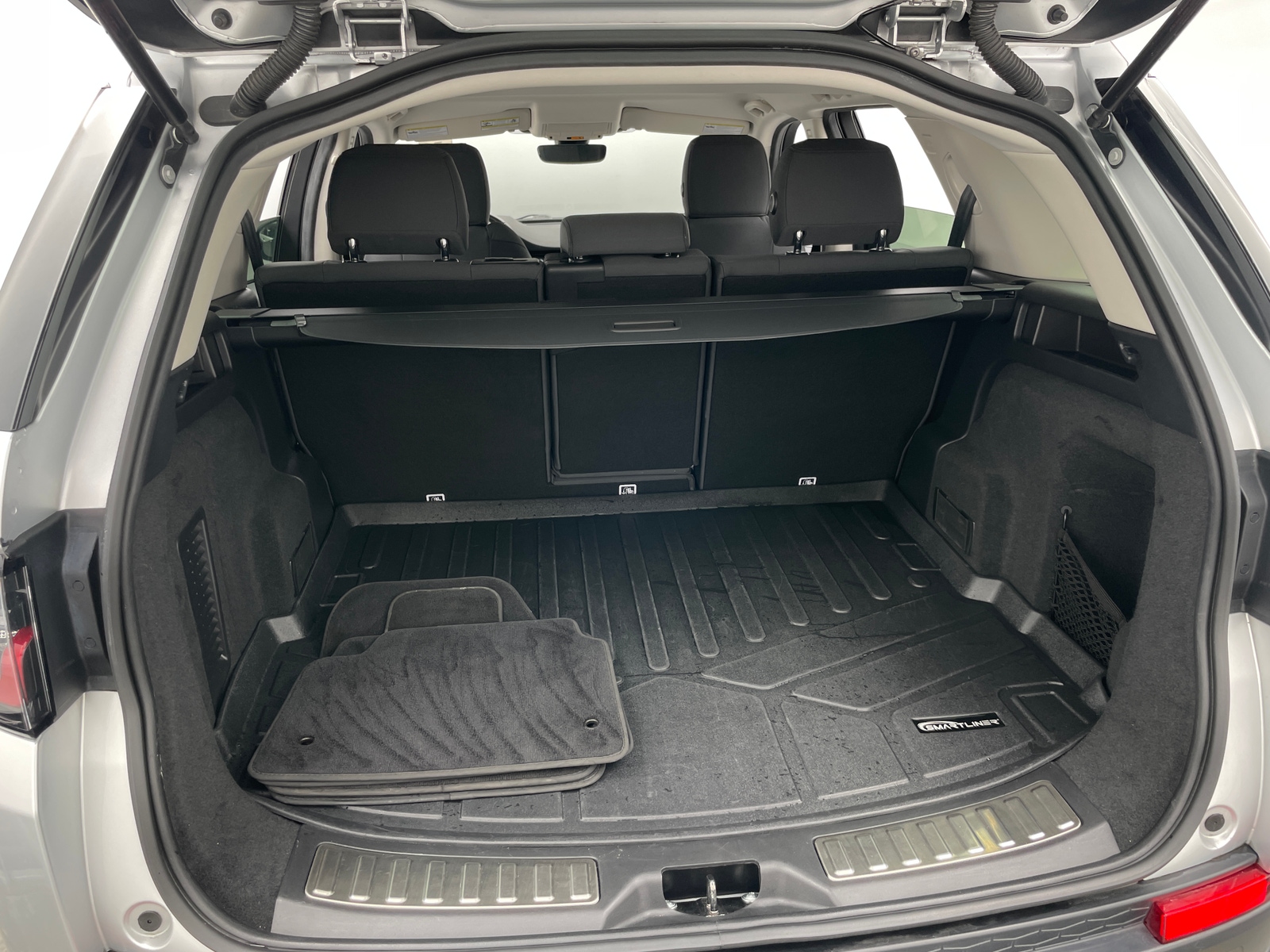 Thumbnail: 2020 Land Rover Discovery Sport - 7