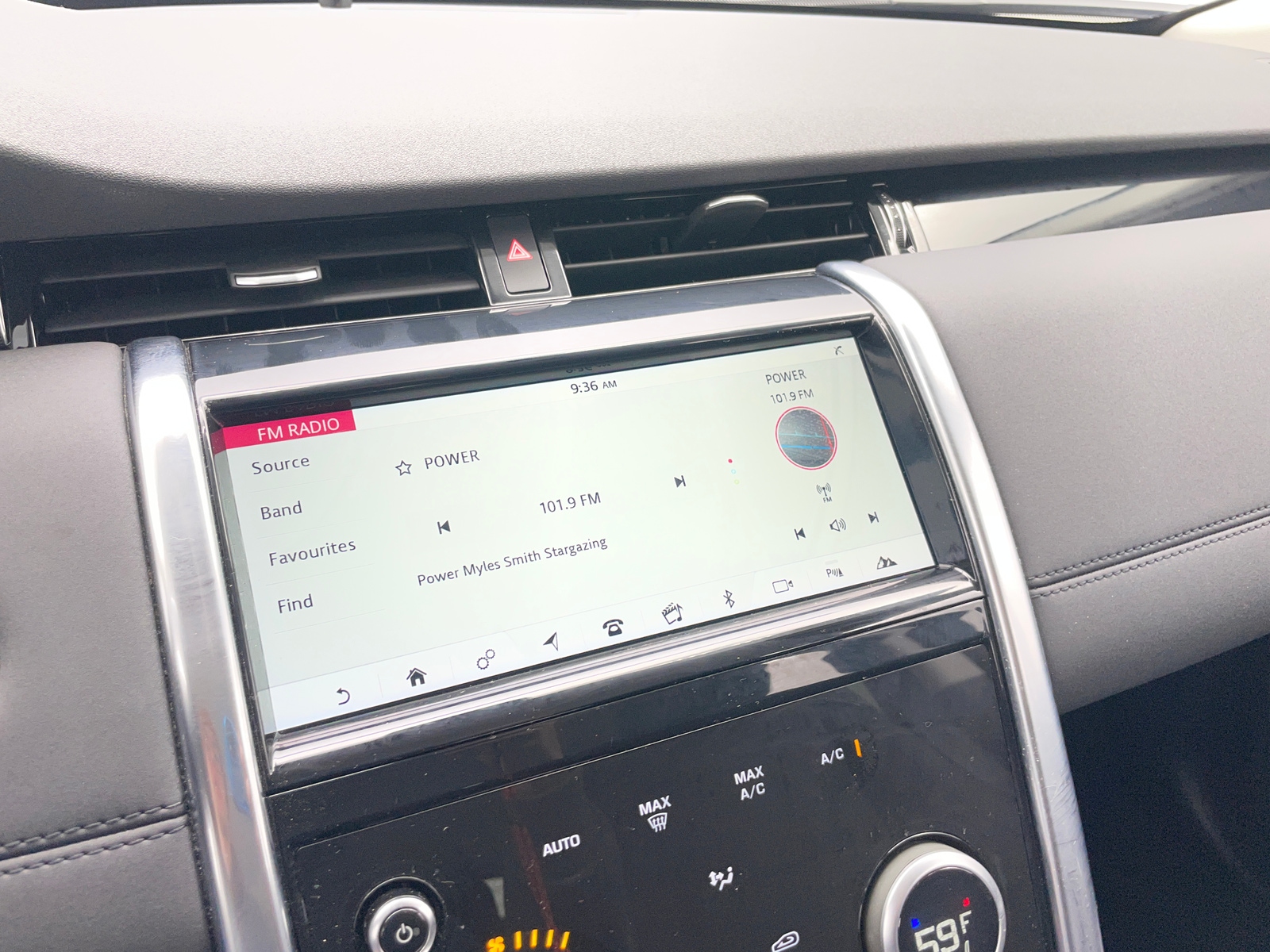 Thumbnail: 2020 Land Rover Discovery Sport - 4