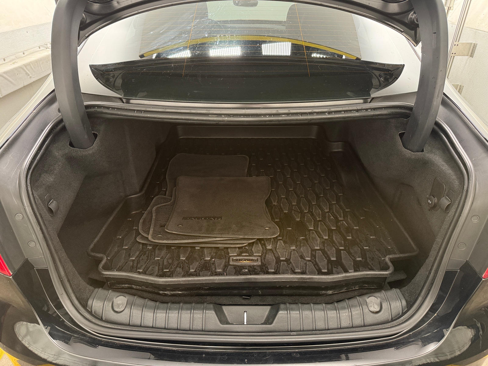 Thumbnail: 2020 Jaguar XF - 6