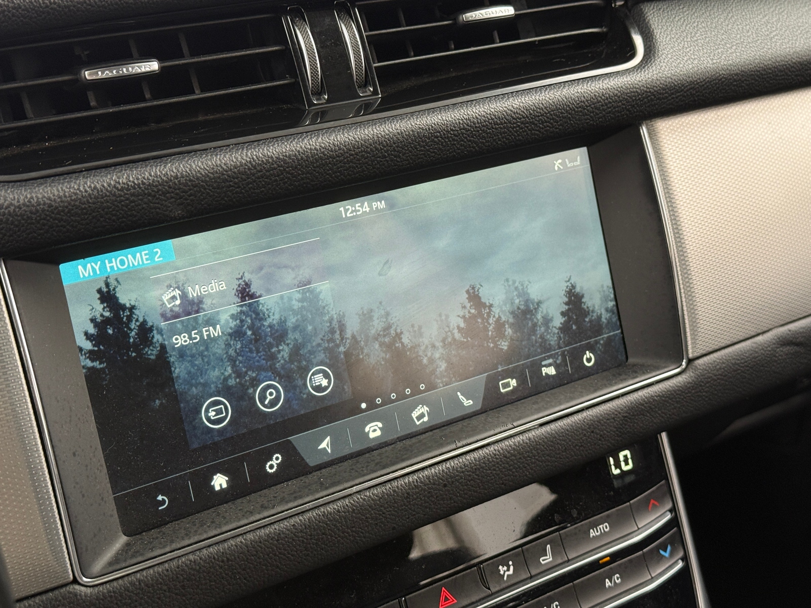 Thumbnail: 2020 Jaguar XF - 3