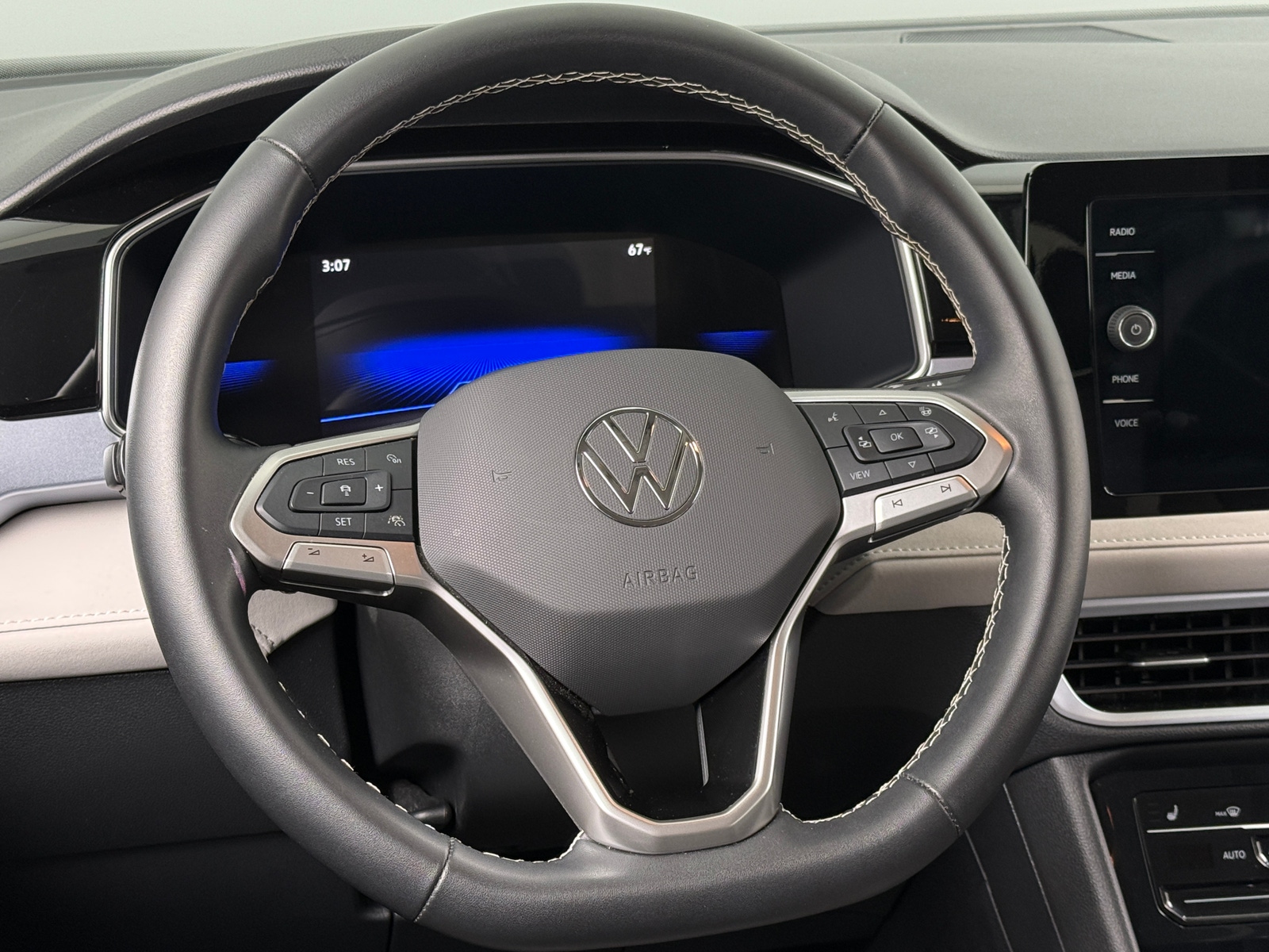 Thumbnail: 2025 Volkswagen Taos - 4