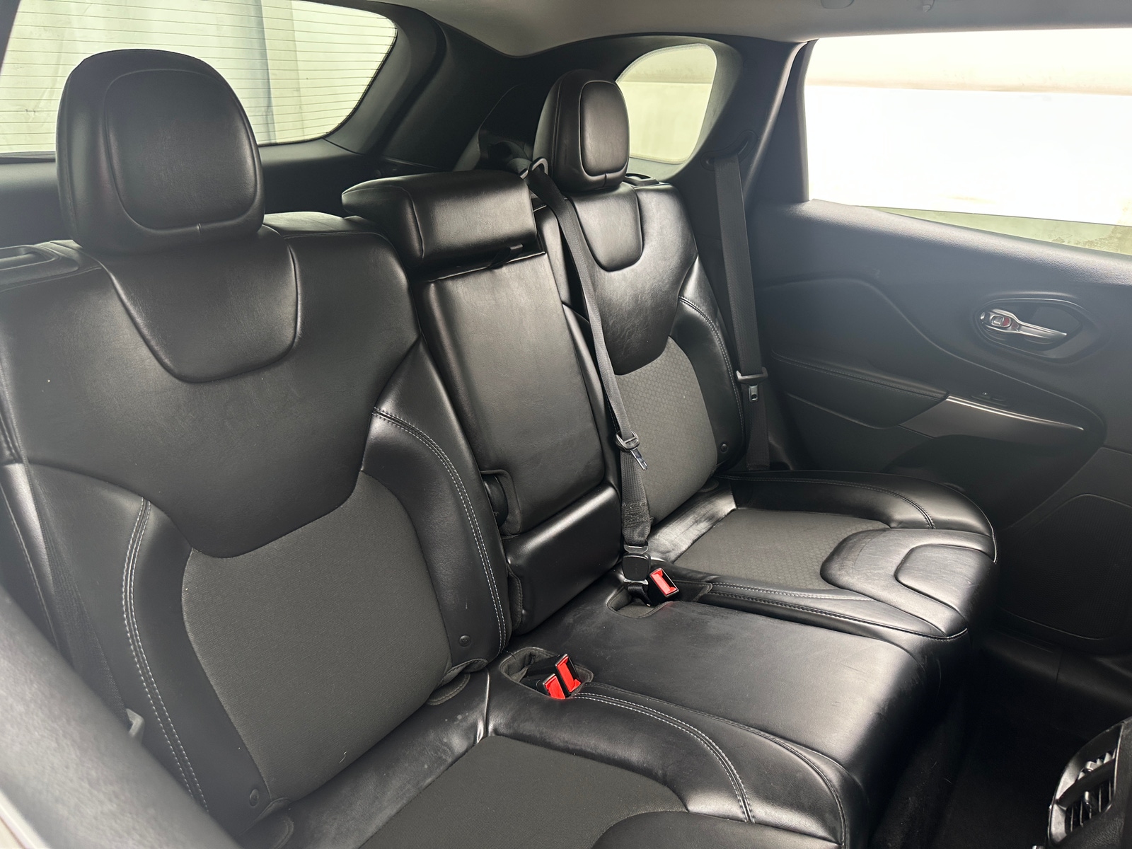 Thumbnail: 2019 Jeep Cherokee - 6