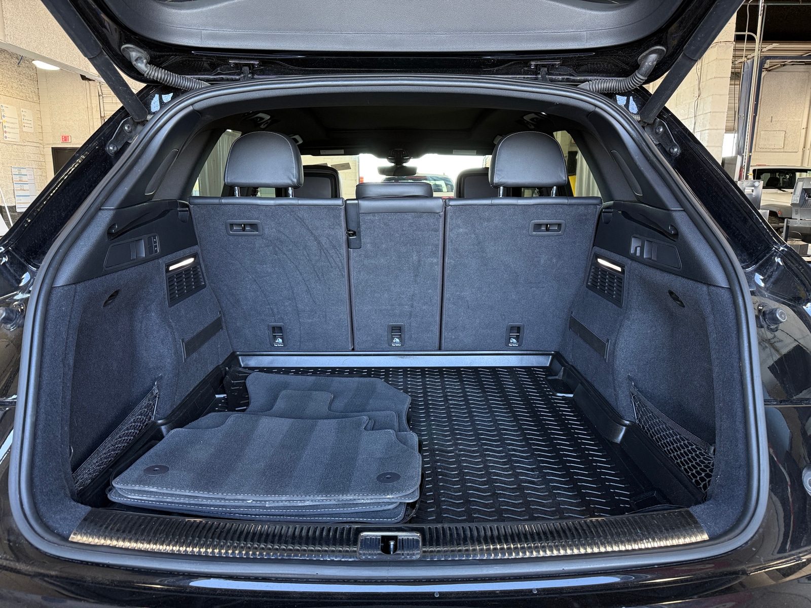 Thumbnail: 2018 Audi SQ5 - 6