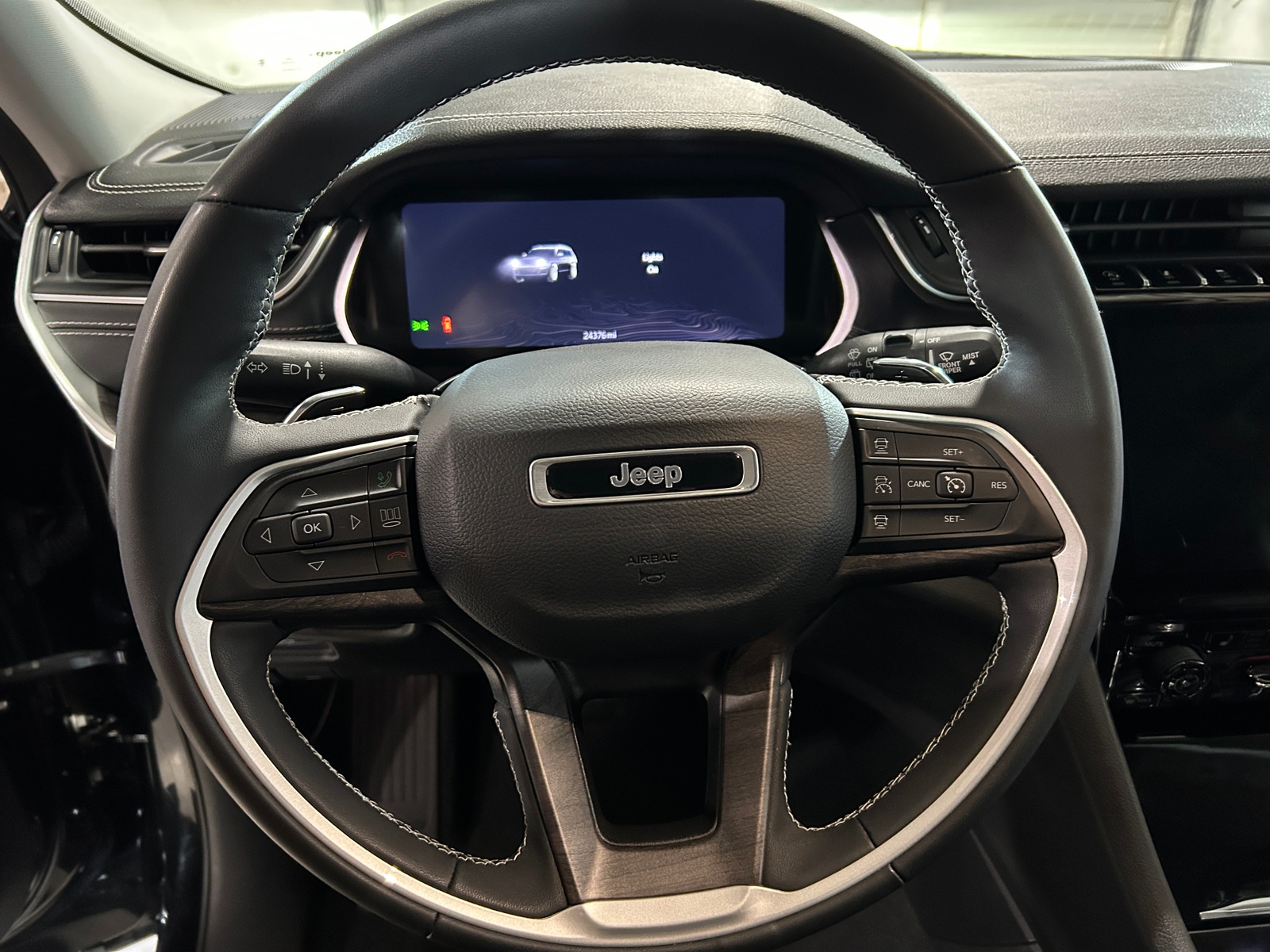 Thumbnail: 2023 Jeep Grand Cherokee L - 4