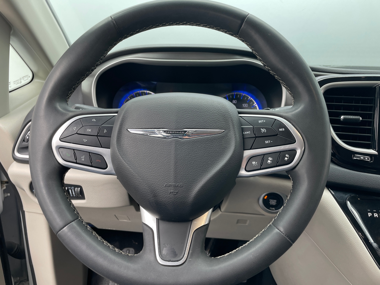 Thumbnail: 2023 Chrysler Pacifica - 4