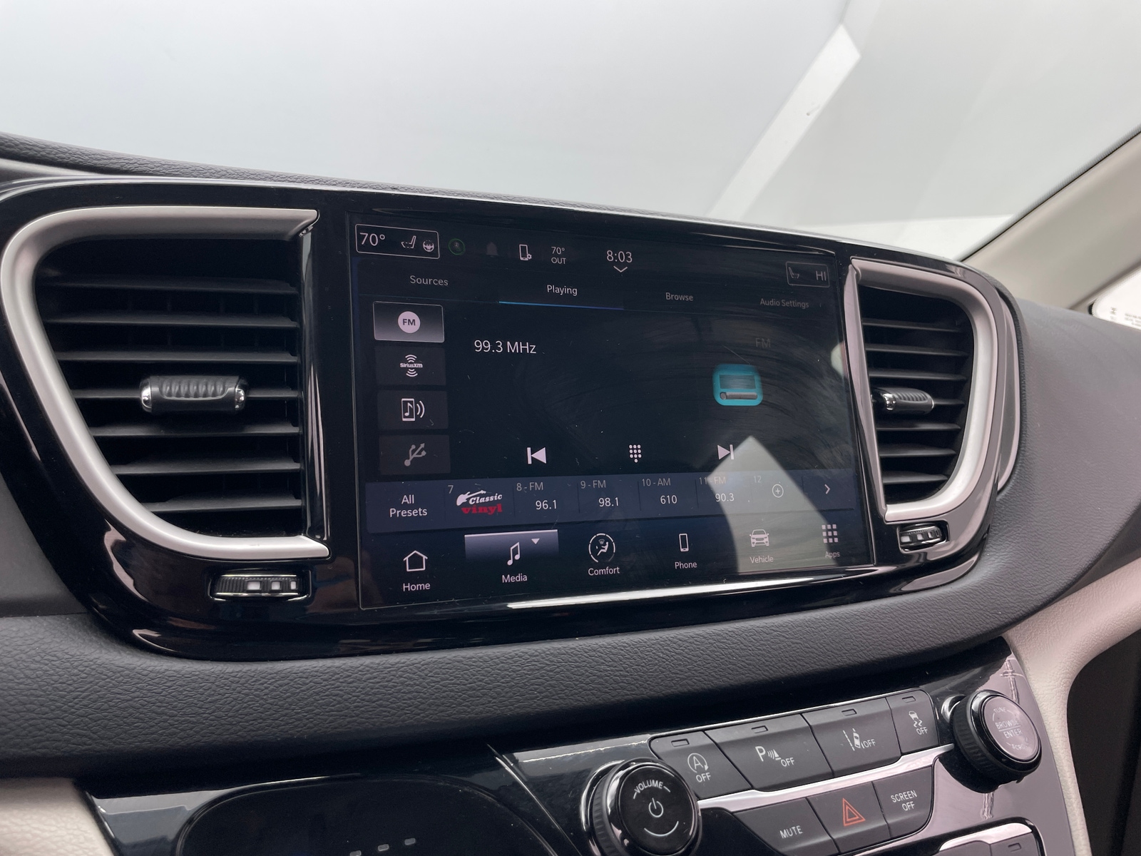 Thumbnail: 2023 Chrysler Pacifica - 3