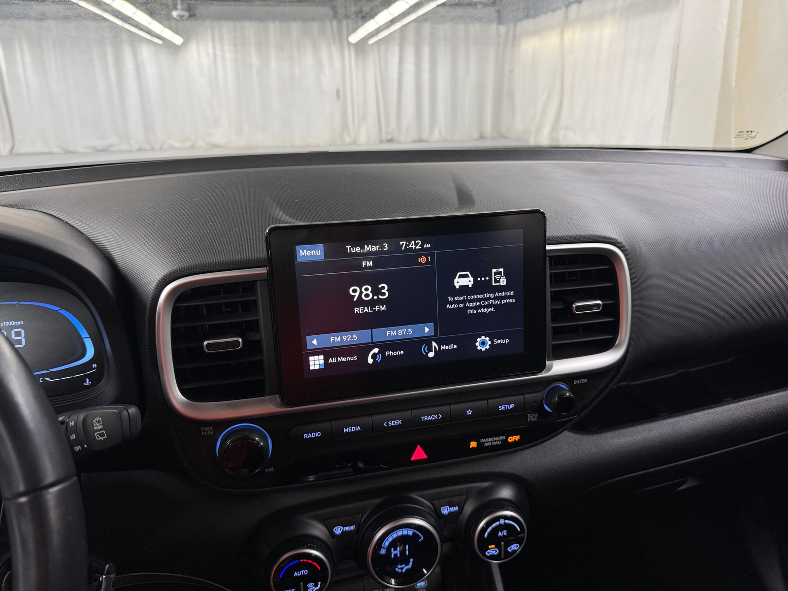 Thumbnail: 2023 Hyundai Venue - 4