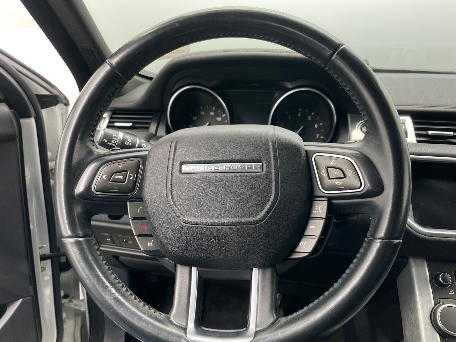 Thumbnail: 2017 Land Rover Range Rover Evoque - 4