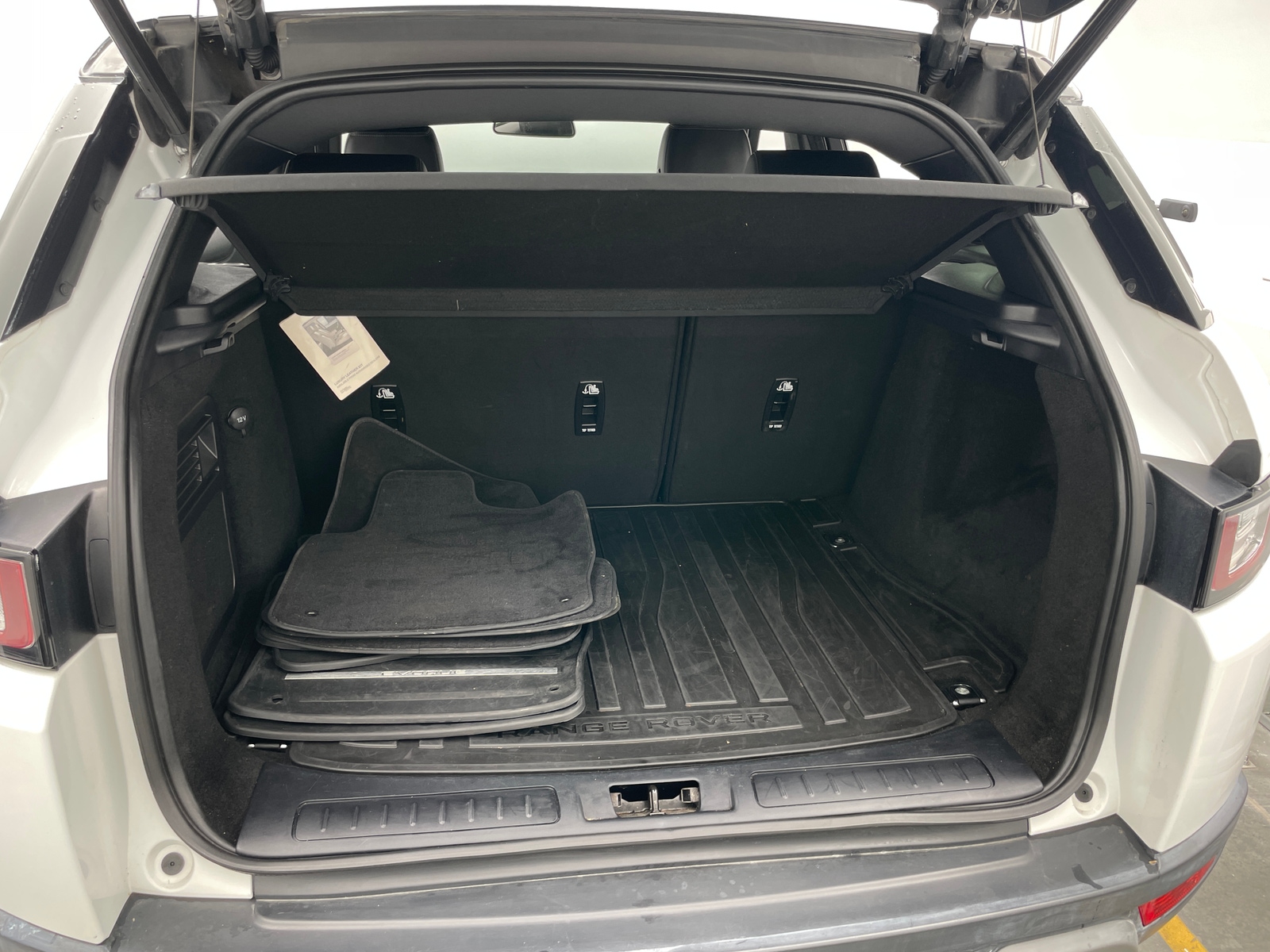 Thumbnail: 2017 Land Rover Range Rover Evoque - 6