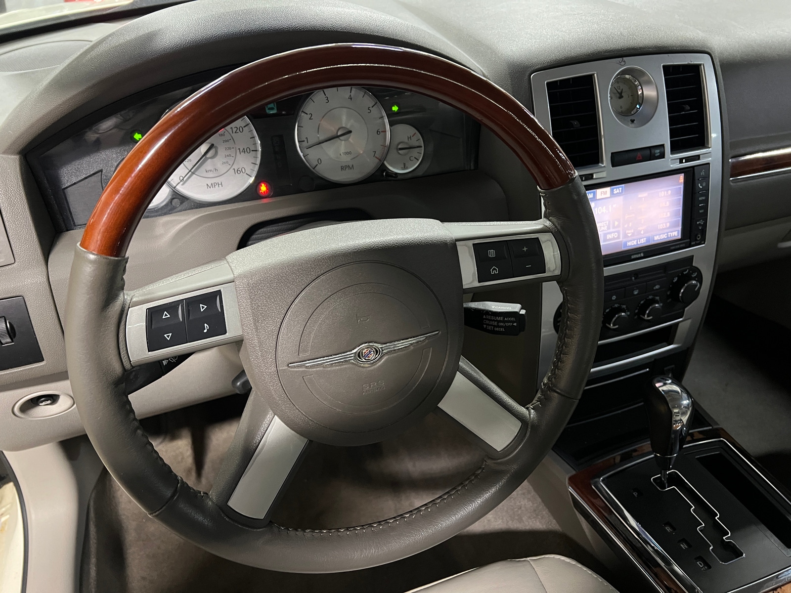 Thumbnail: 2010 Chrysler 300 - 4