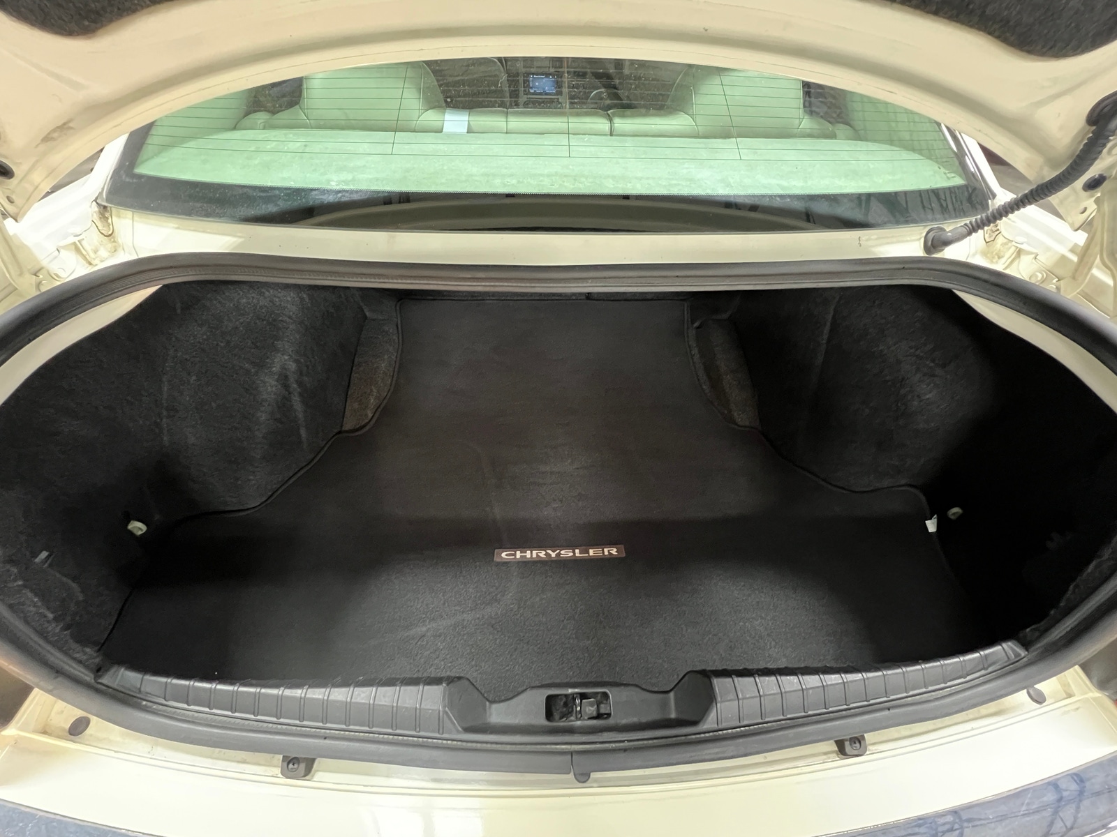 Thumbnail: 2010 Chrysler 300 - 6