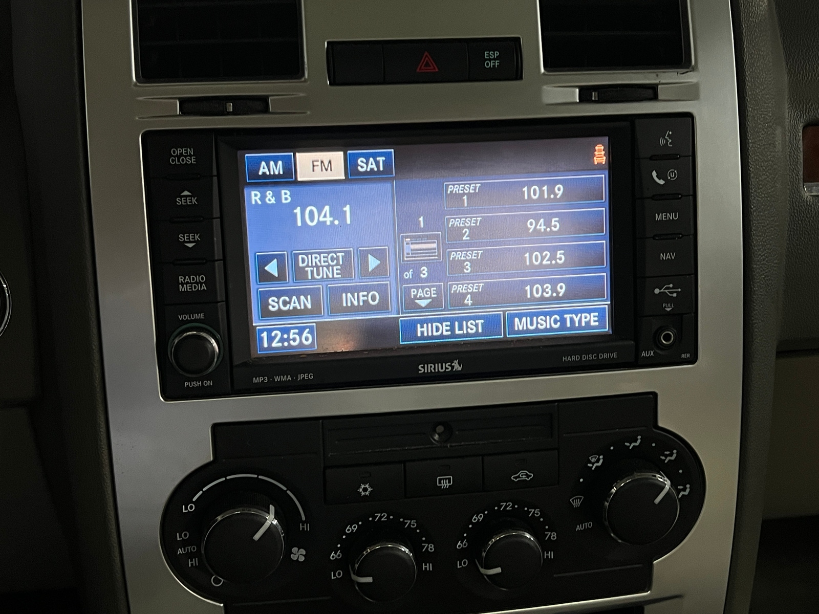 Thumbnail: 2010 Chrysler 300 - 3