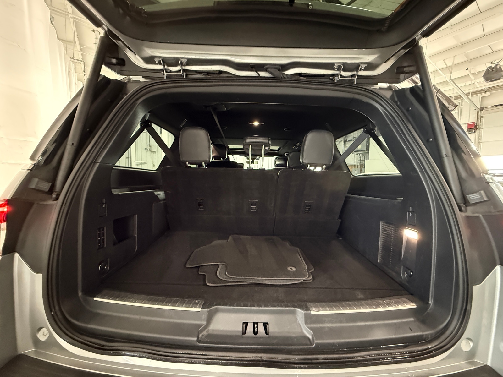 Thumbnail: 2024 Lincoln Navigator L - 6