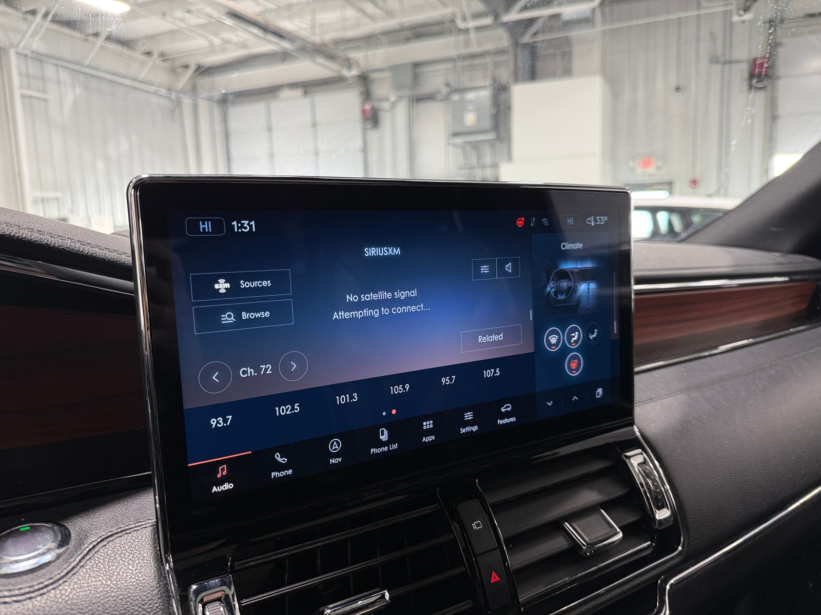 Thumbnail: 2024 Lincoln Navigator L - 3