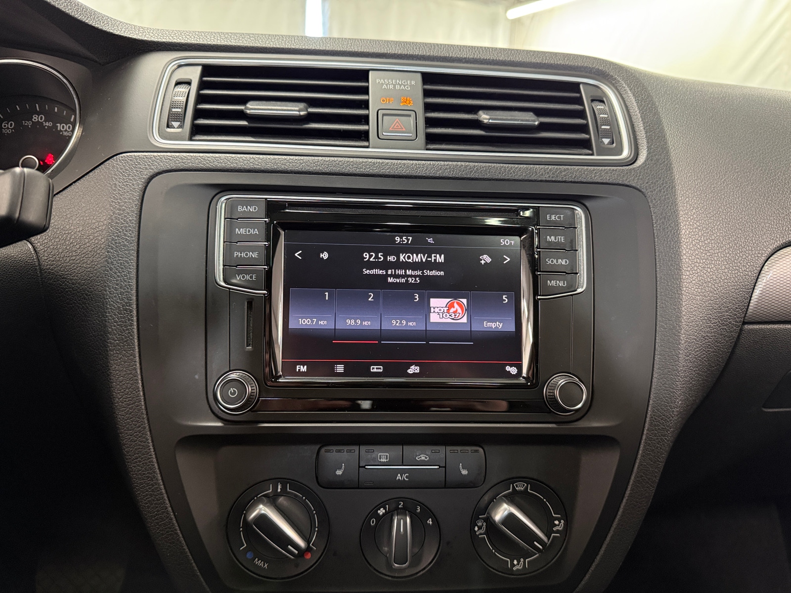 Thumbnail: 2017 Volkswagen Jetta - 3