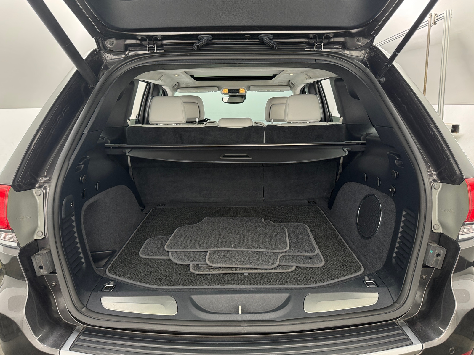 Thumbnail: 2020 Jeep Grand Cherokee - 6