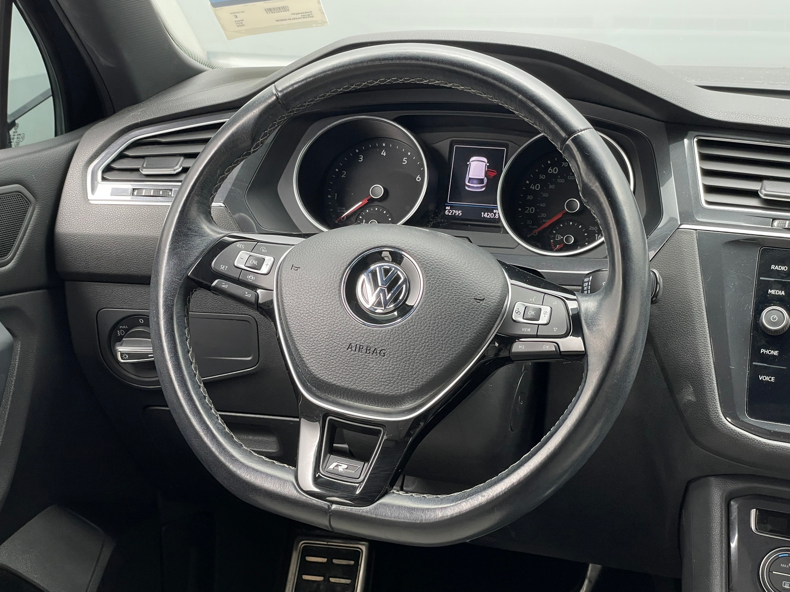 Thumbnail: 2020 Volkswagen Tiguan - 4