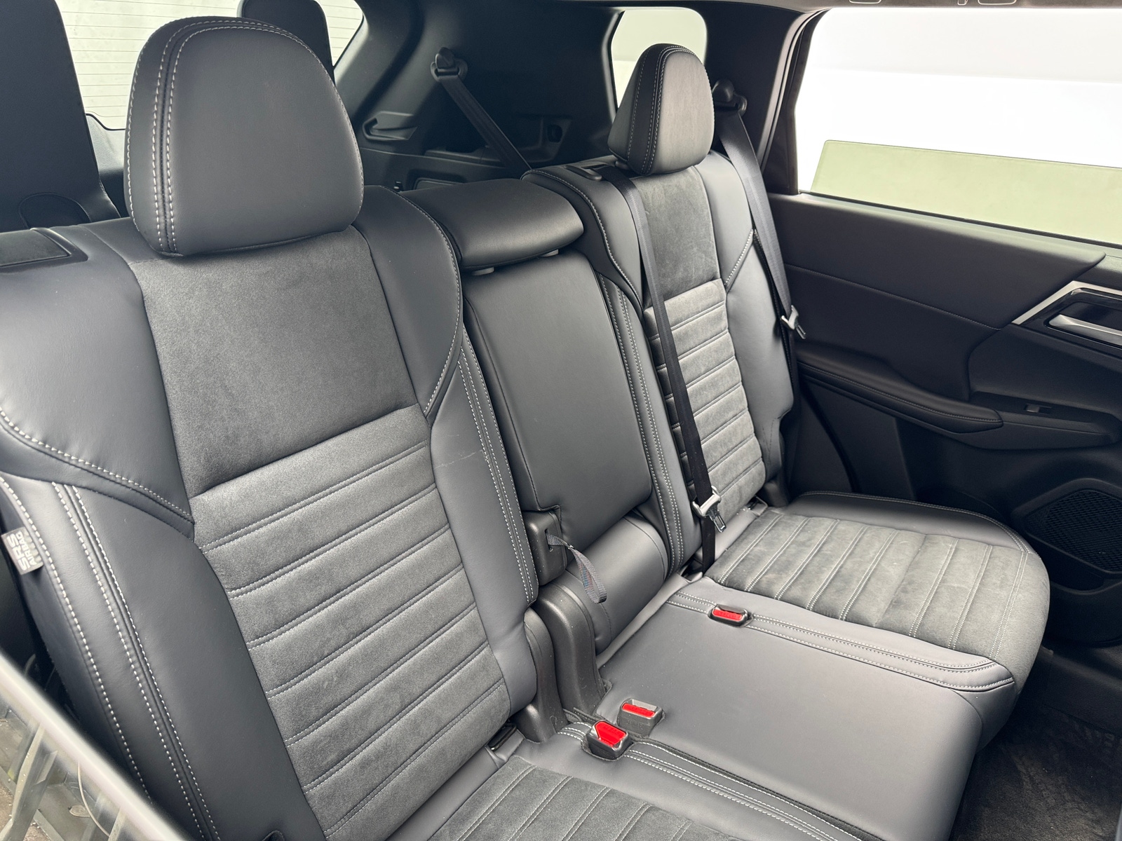 Thumbnail: 2025 Mitsubishi Outlander - 5