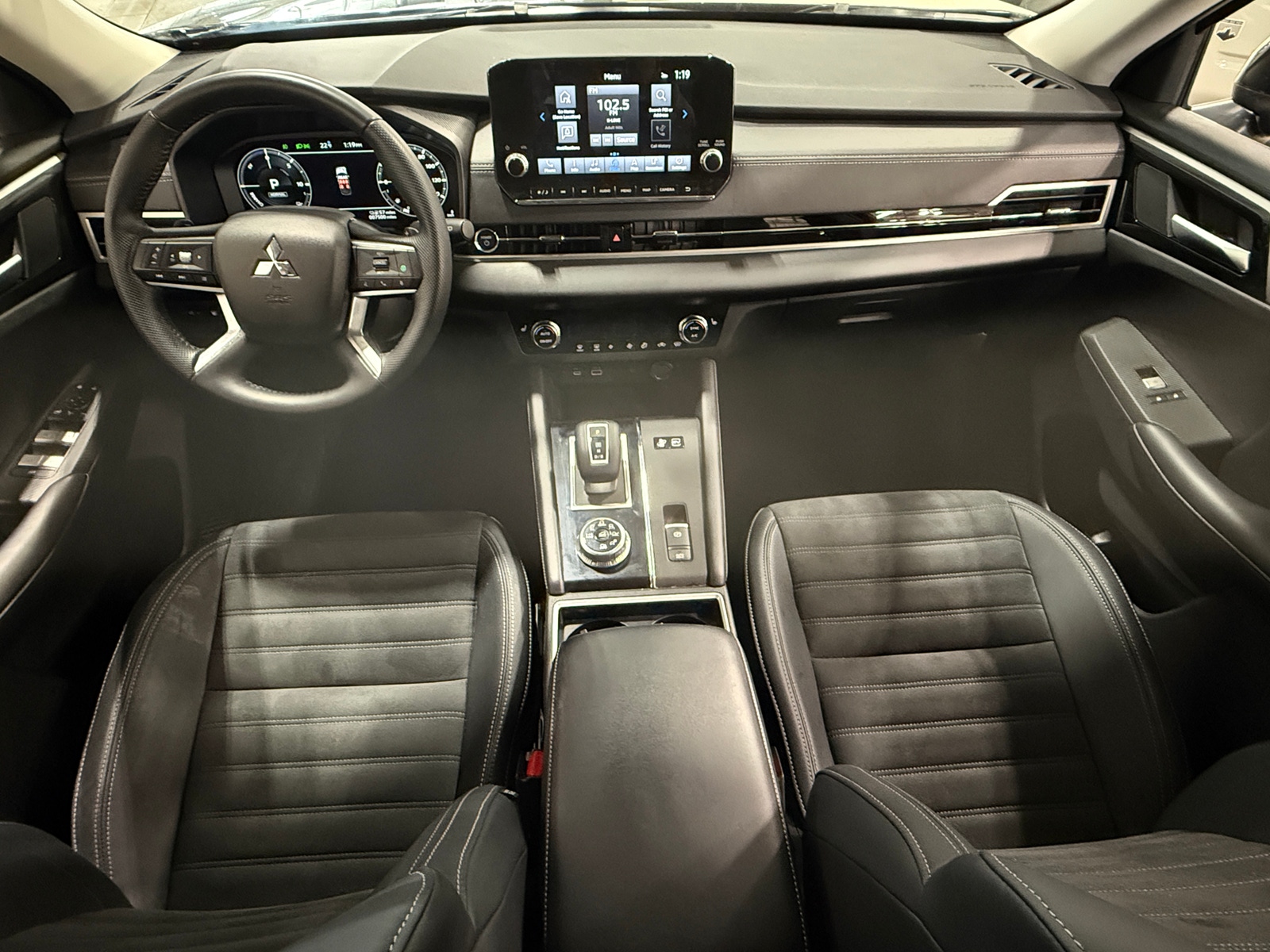 Thumbnail: 2025 Mitsubishi Outlander - 2